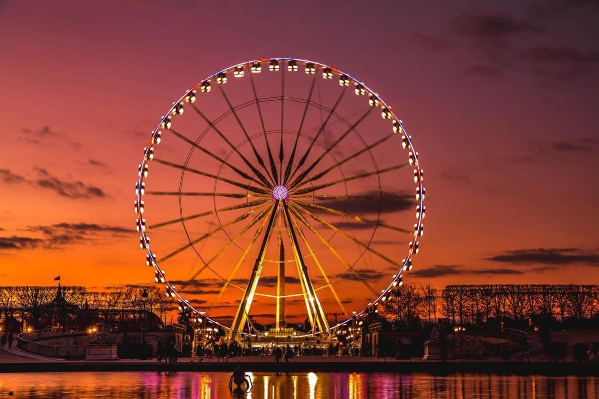 Velvet Dusk - Lv 29 Above The New Star Casino In Bne's New Land Building, Free Carpark Available For Long Bookings *