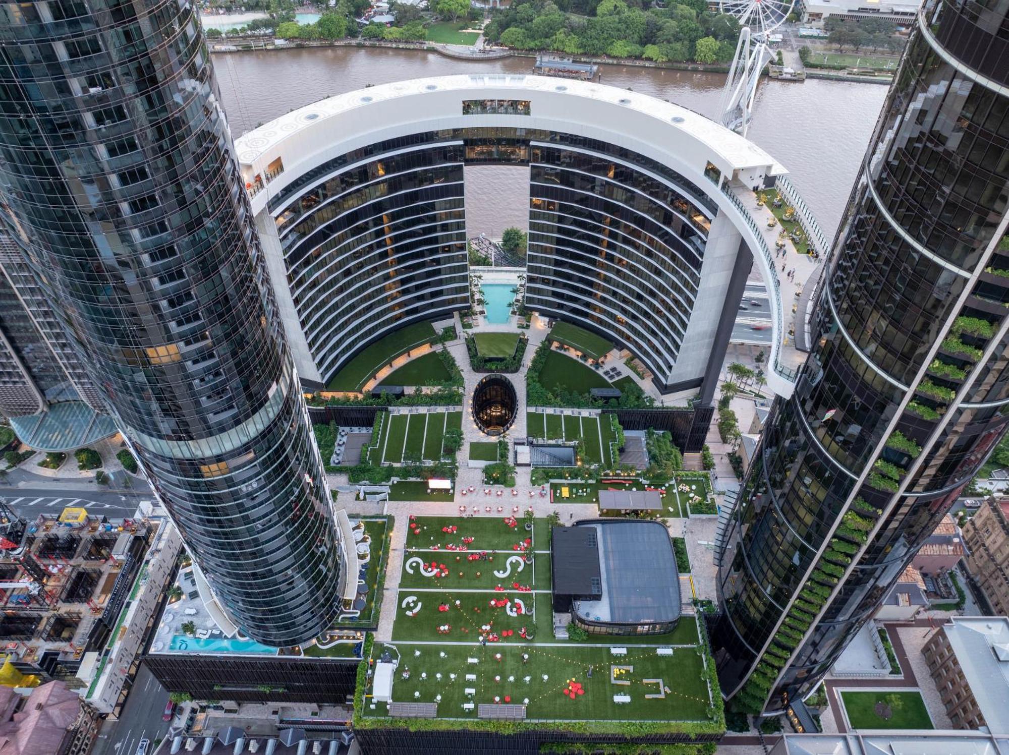 Velvet Dusk - Lv 29 Above The New Star Casino In Bne's New Land Building, Free Carpark Available For Long Bookings Brisbane