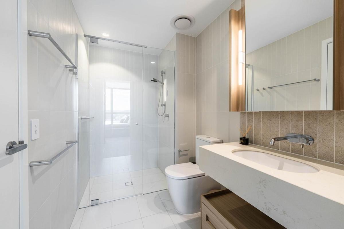 Apartment Velvet Dusk - Lv 29 Above The New Star Casino In Bne's New Land Building, Free Carpark Available For Long Bookings *