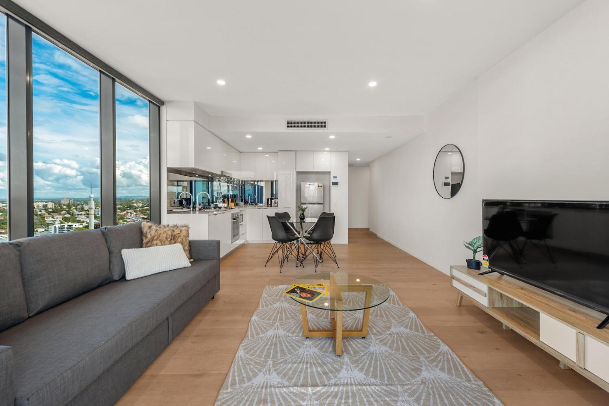 King Bed, Car Park And Gorgeous & River Views *