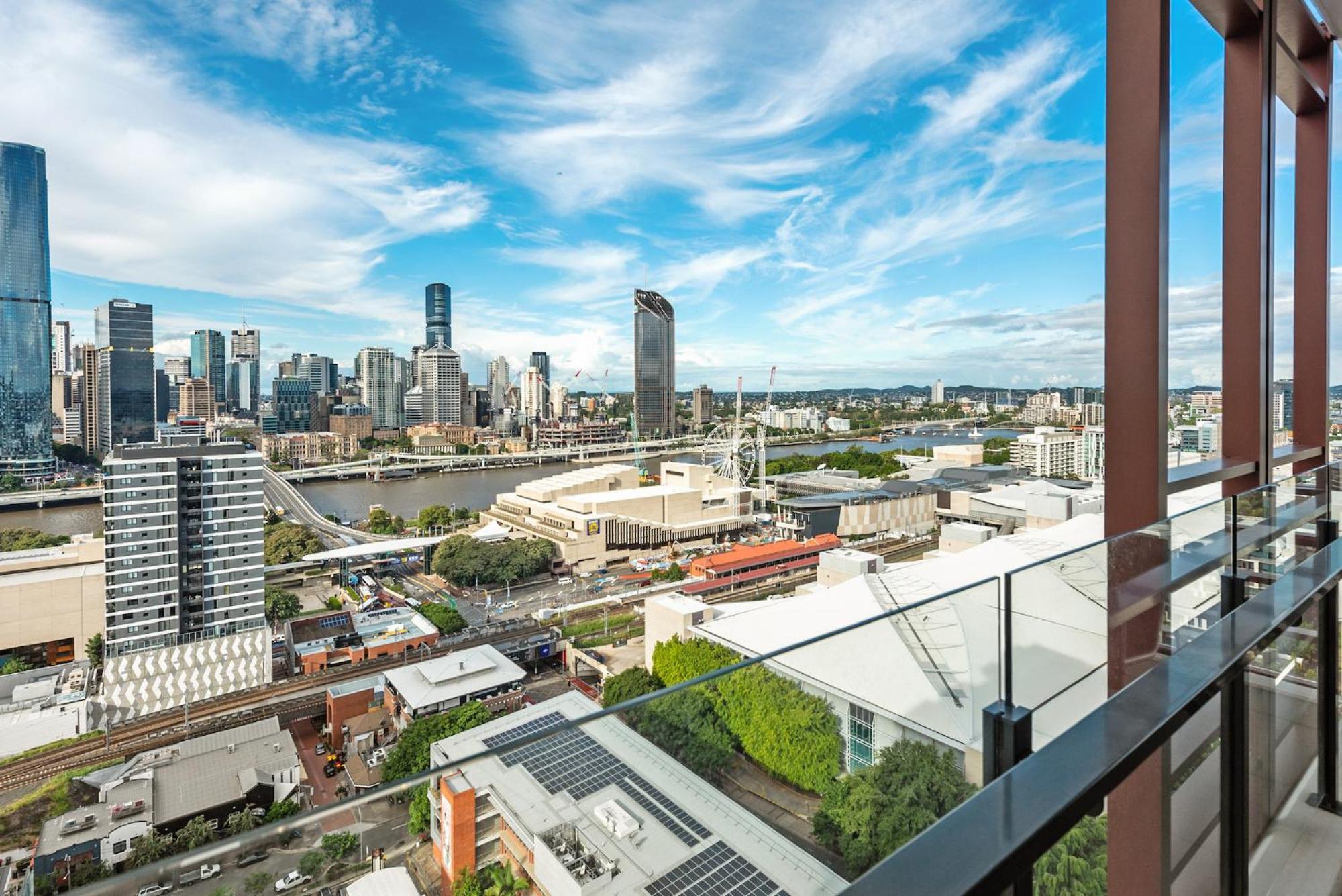 King Bed, Car Park And Gorgeous & River Views