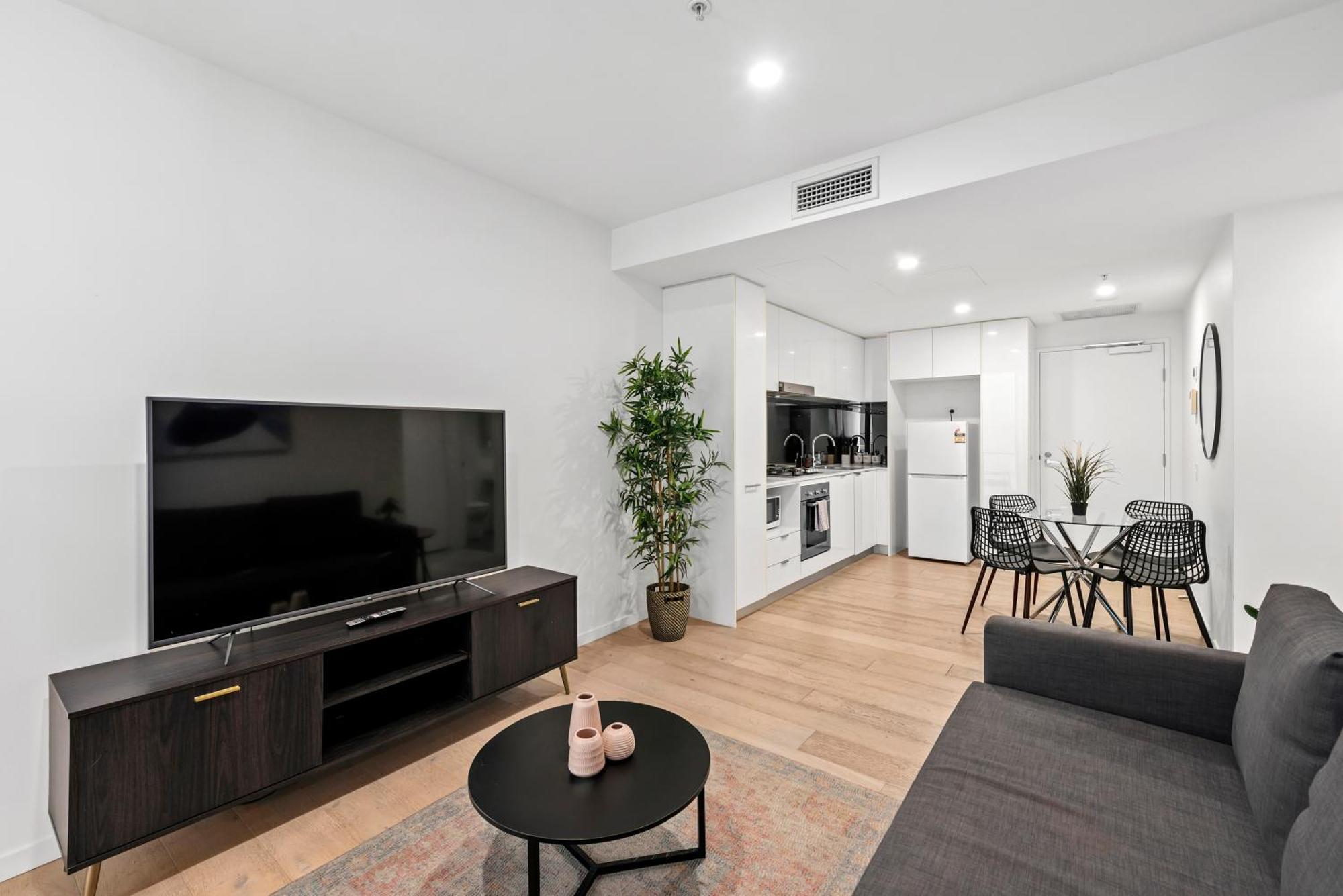 Stylish With King Bed, Gym, Pool Apartment