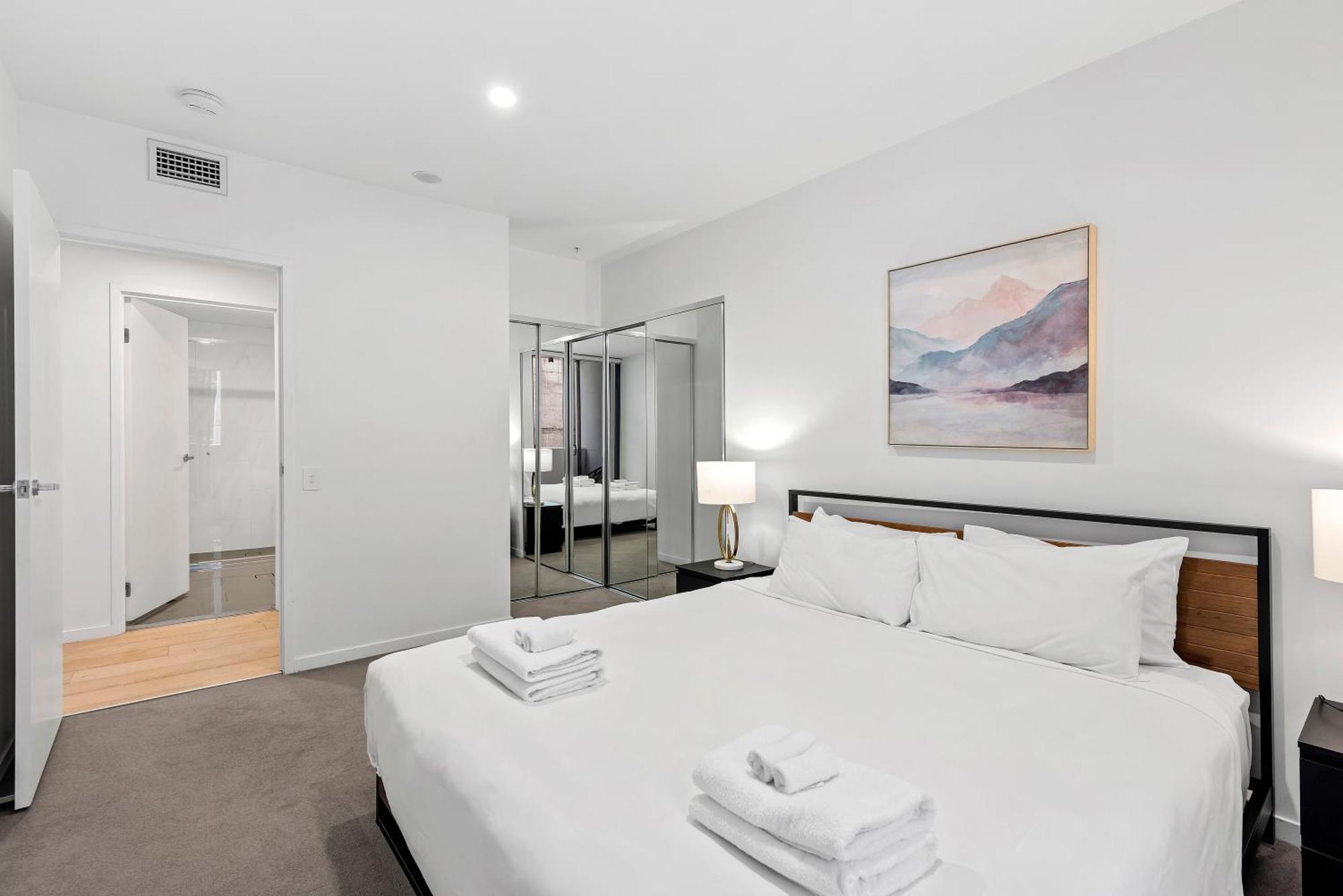 Apartment Stylish With King Bed, Gym, Pool