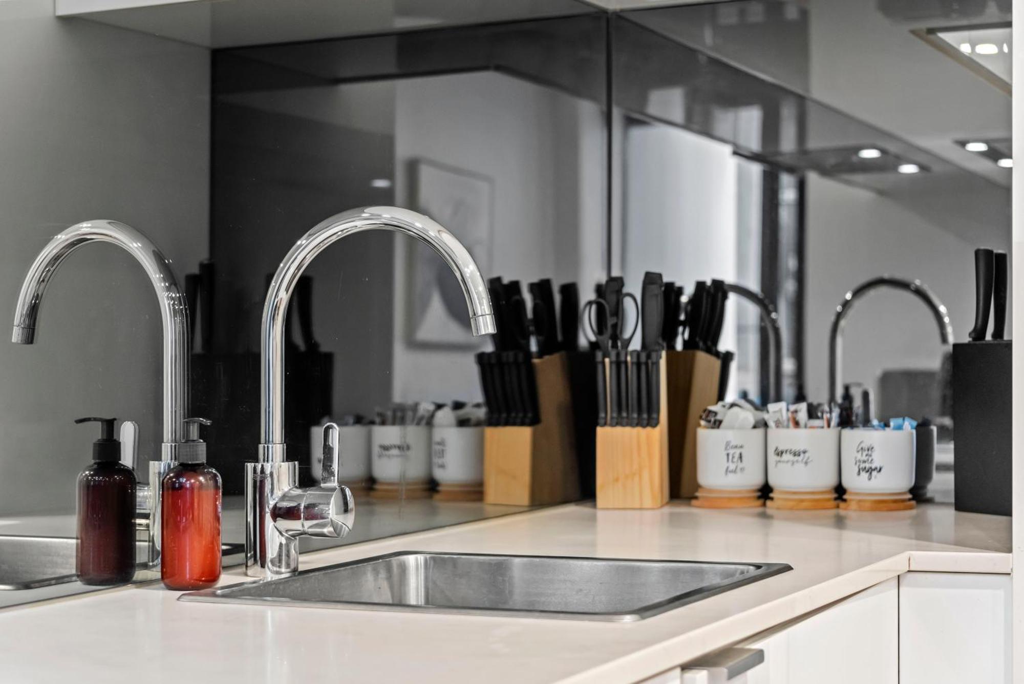 Stylish With King Bed, Gym, Pool *