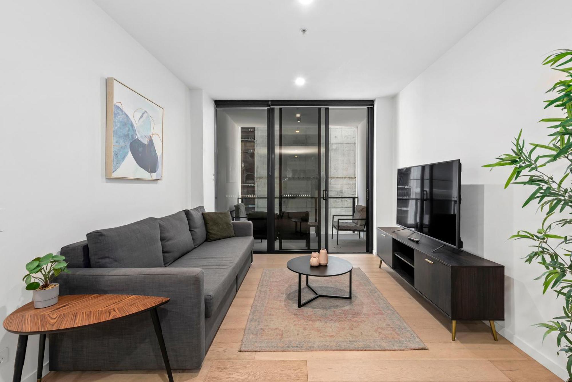 Stylish With King Bed, Gym, Pool Apartment *