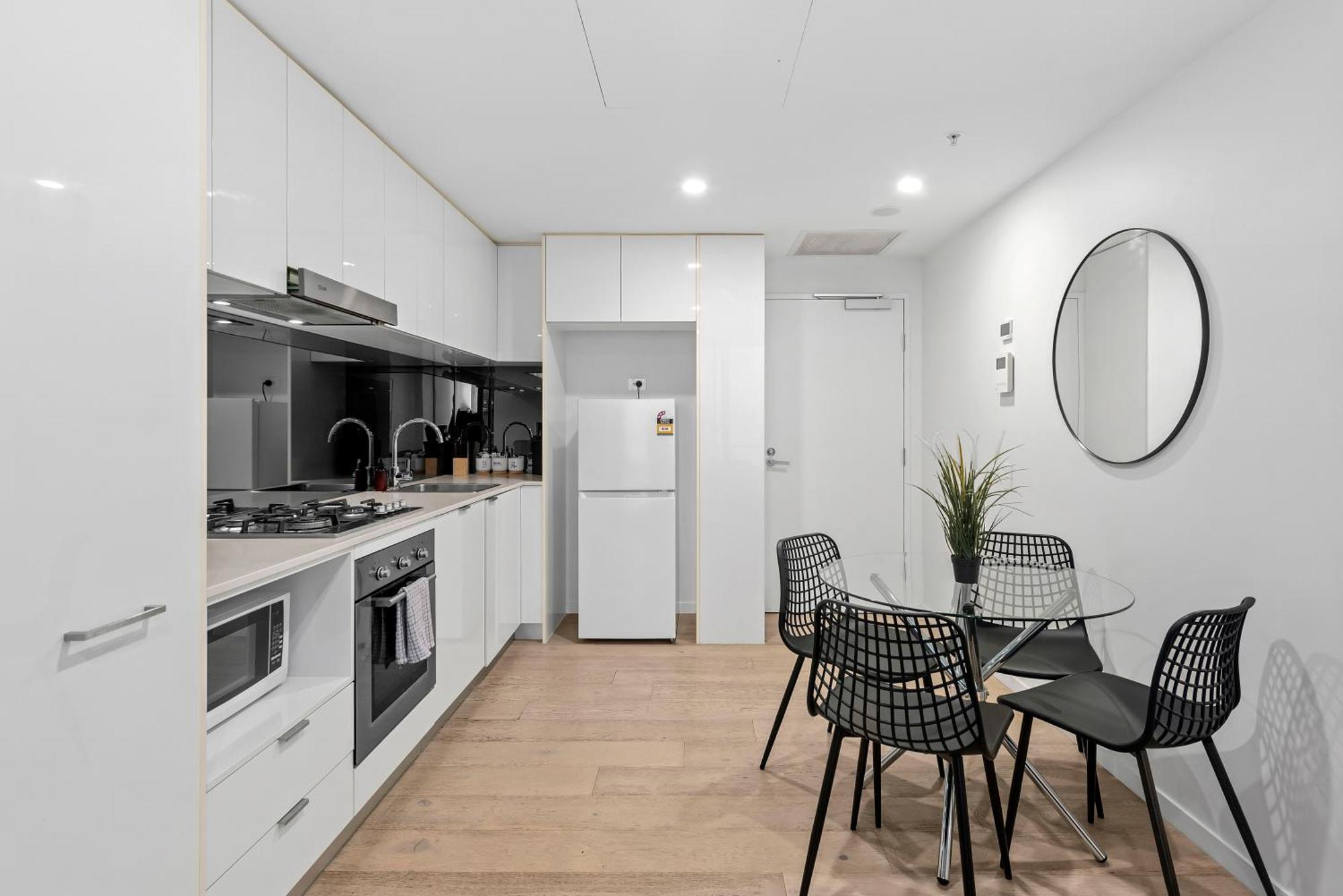 Apartment Stylish With King Bed, Gym, Pool *