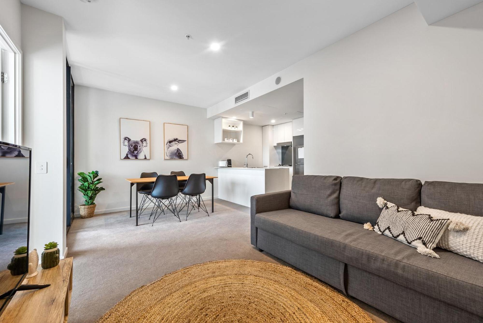 Apartment Mountain Views, King Bed, Pool, Gym & Car Park Brisbane