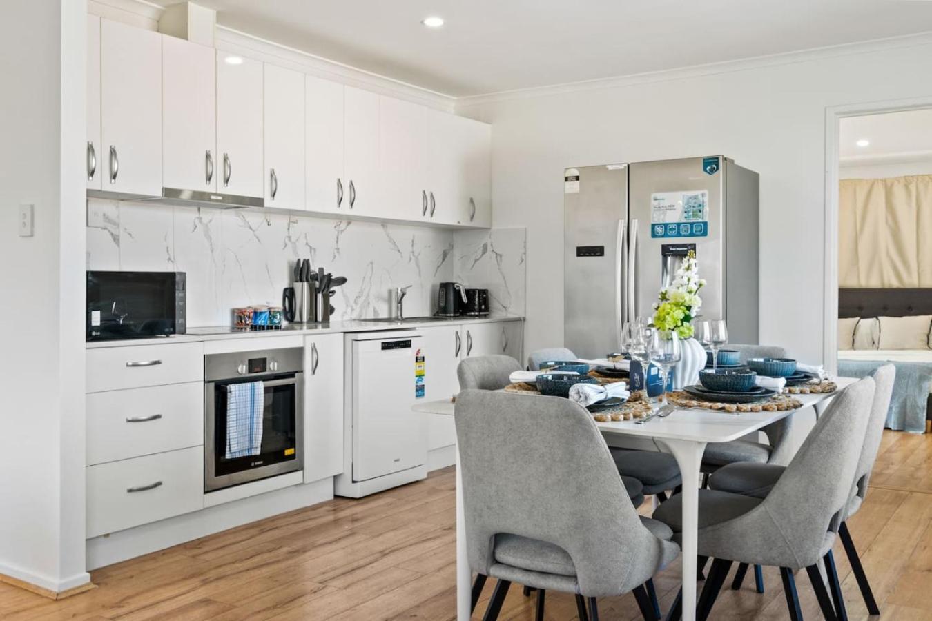 1mins To Pinelands Plaza 4br Chic Family Retreat