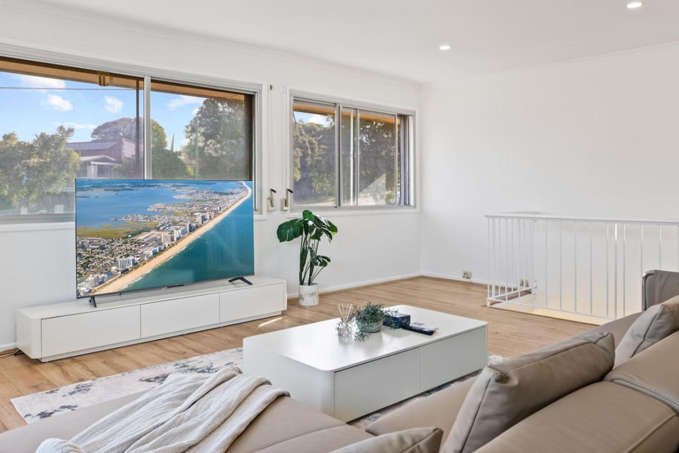 1mins To Pinelands Plaza 4br Chic Family Retreat *