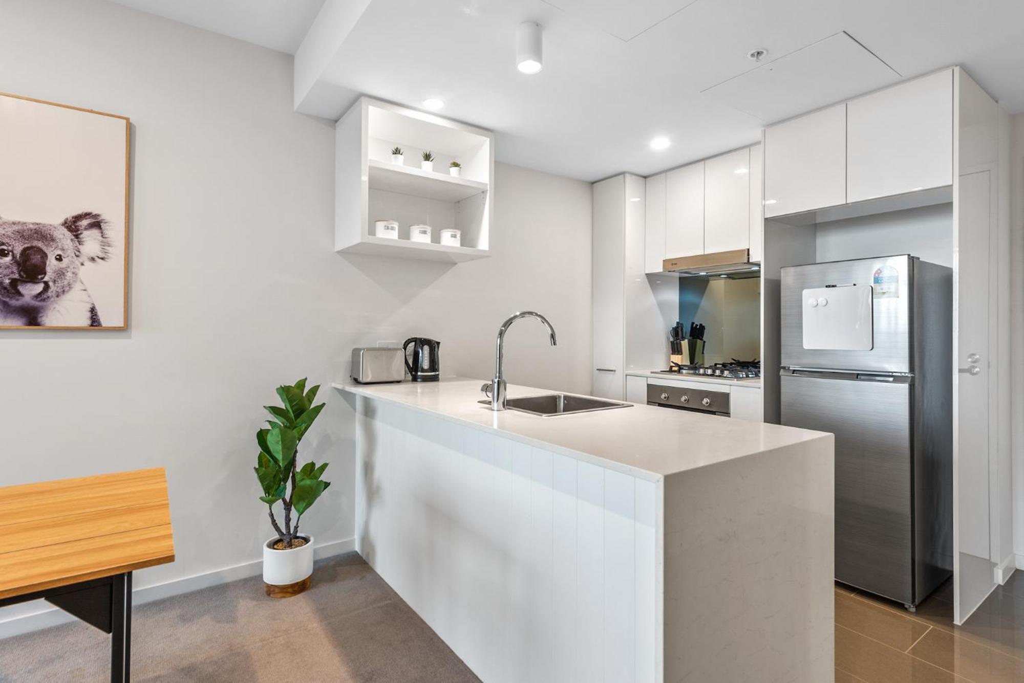 Mountain & Sunset Views With King Bed, Pool, Gym Apartment Brisbane