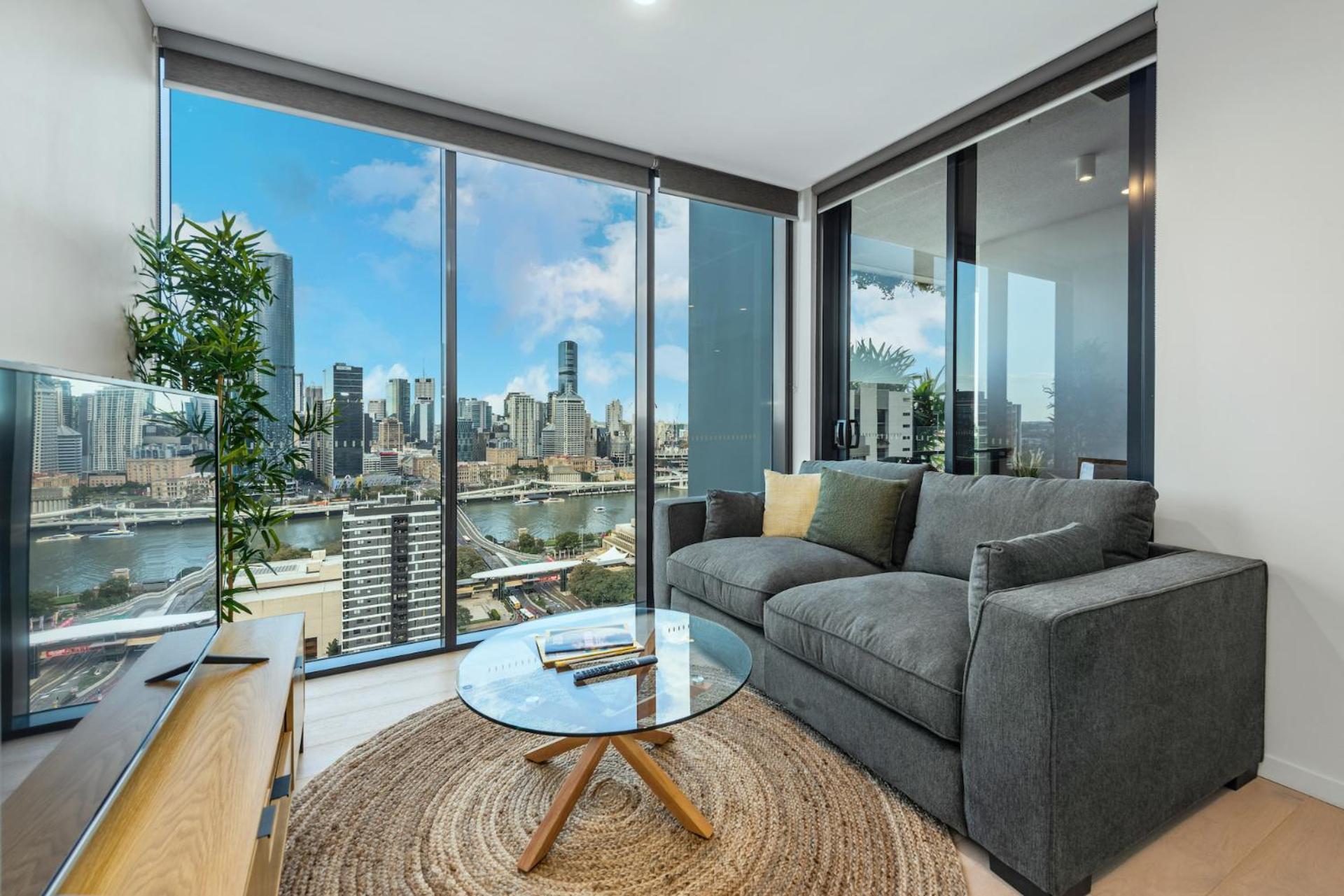 Breathtaking & River Views With Pool, Gym, Park