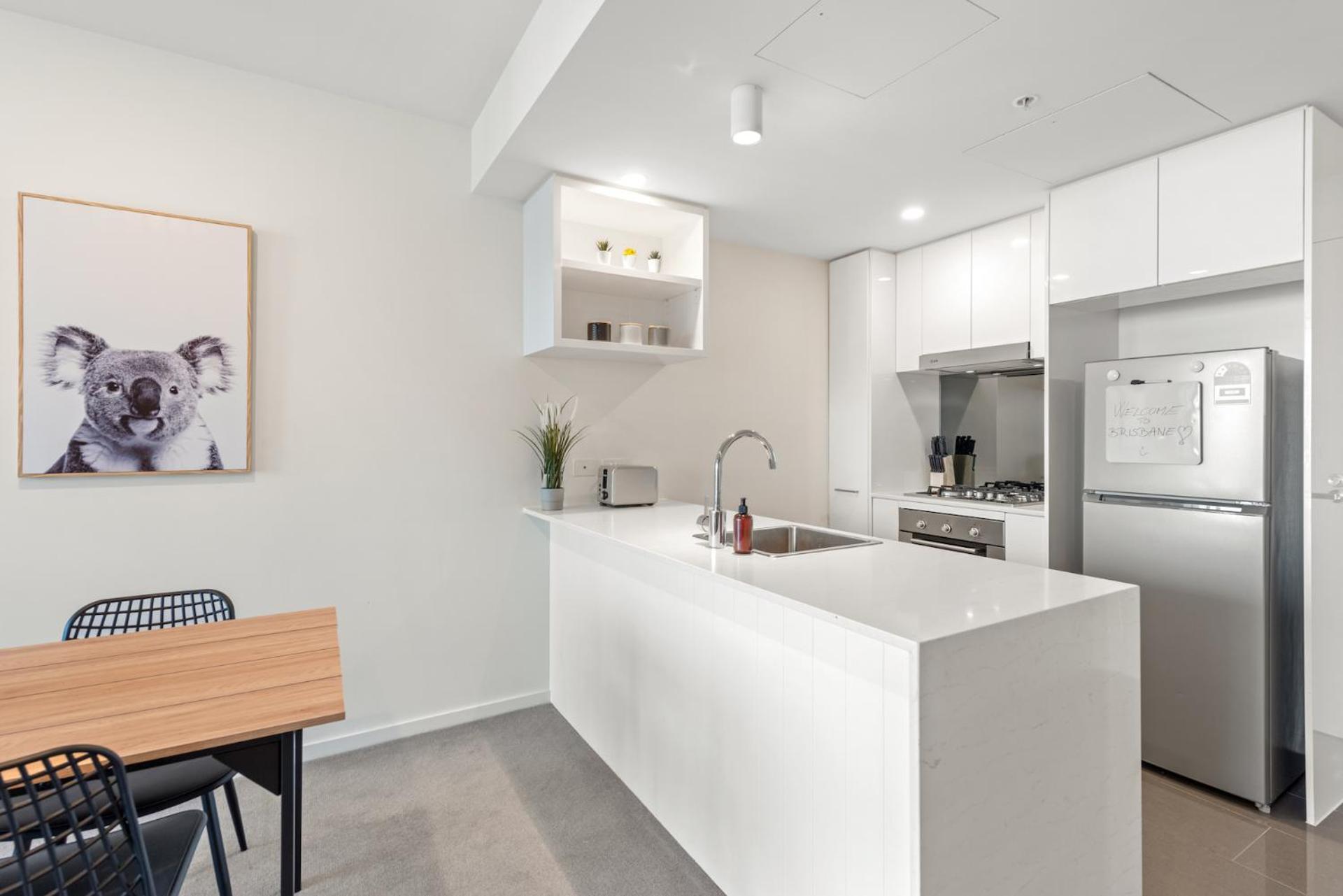 Apartment Breathtaking Views, King Bed, Pool & Location