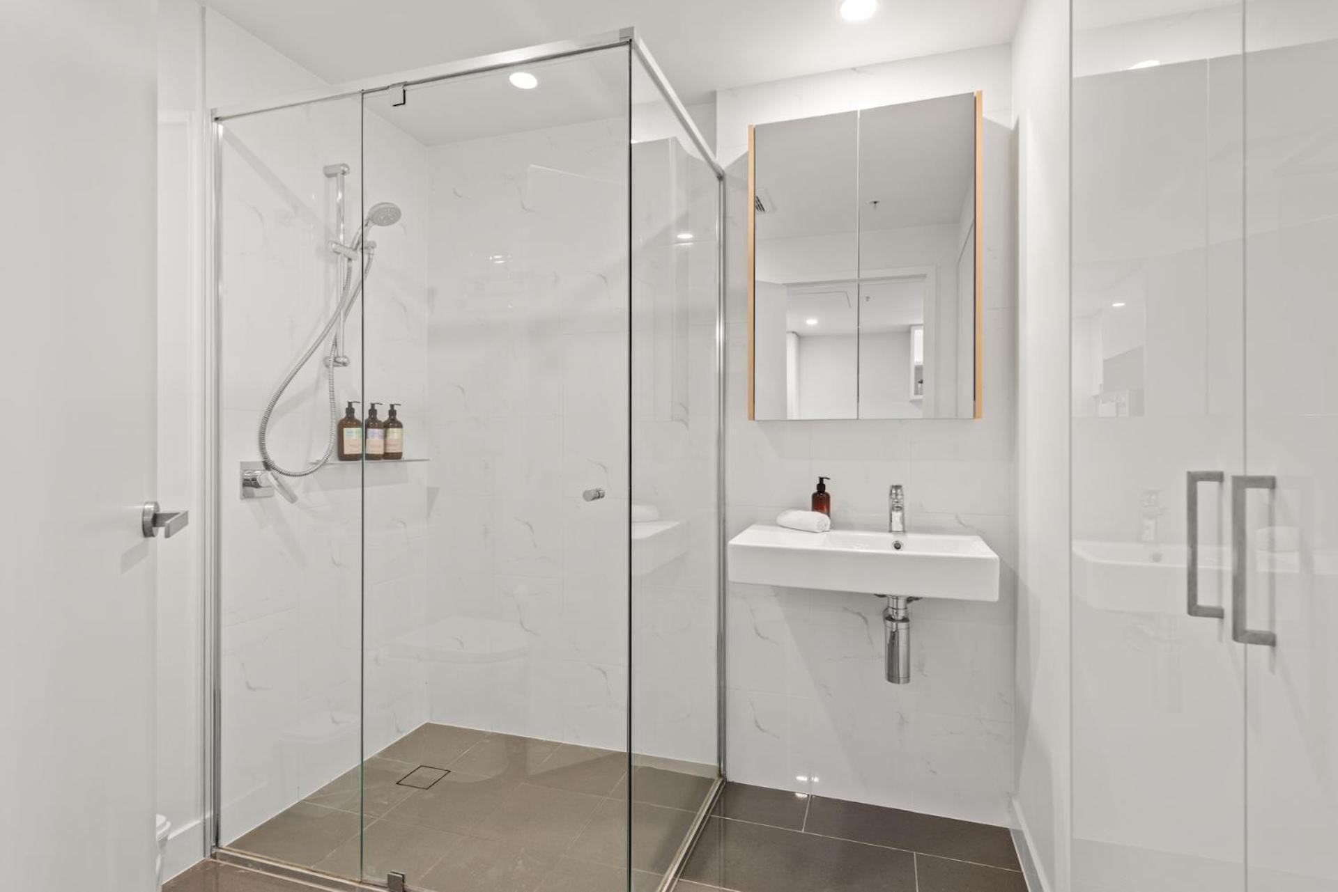 Apartment Breathtaking Views, King Bed, Pool & Location