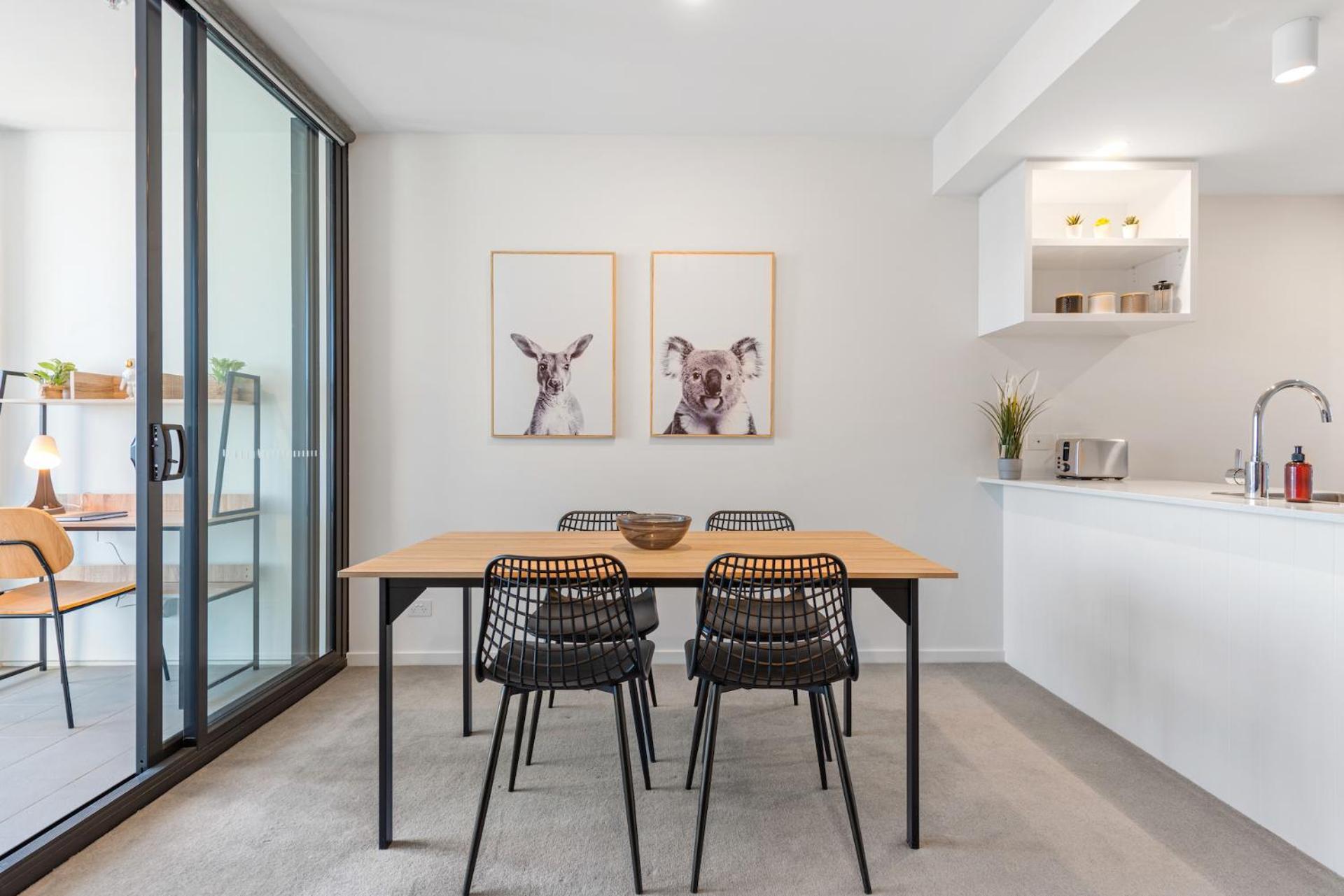 Breathtaking Views, King Bed, Pool & Location Brisbane