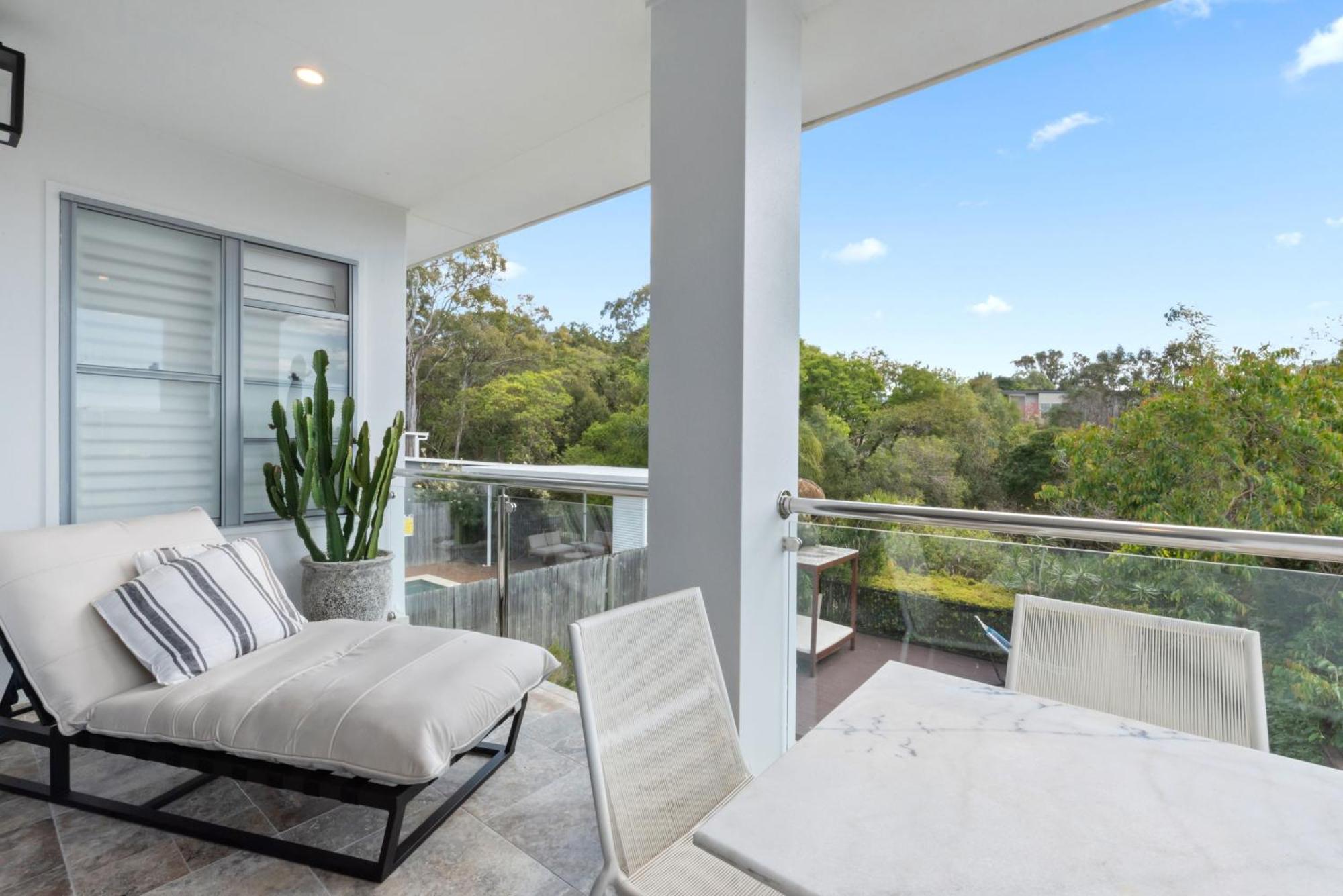 Large Family With Pool & Brisbane