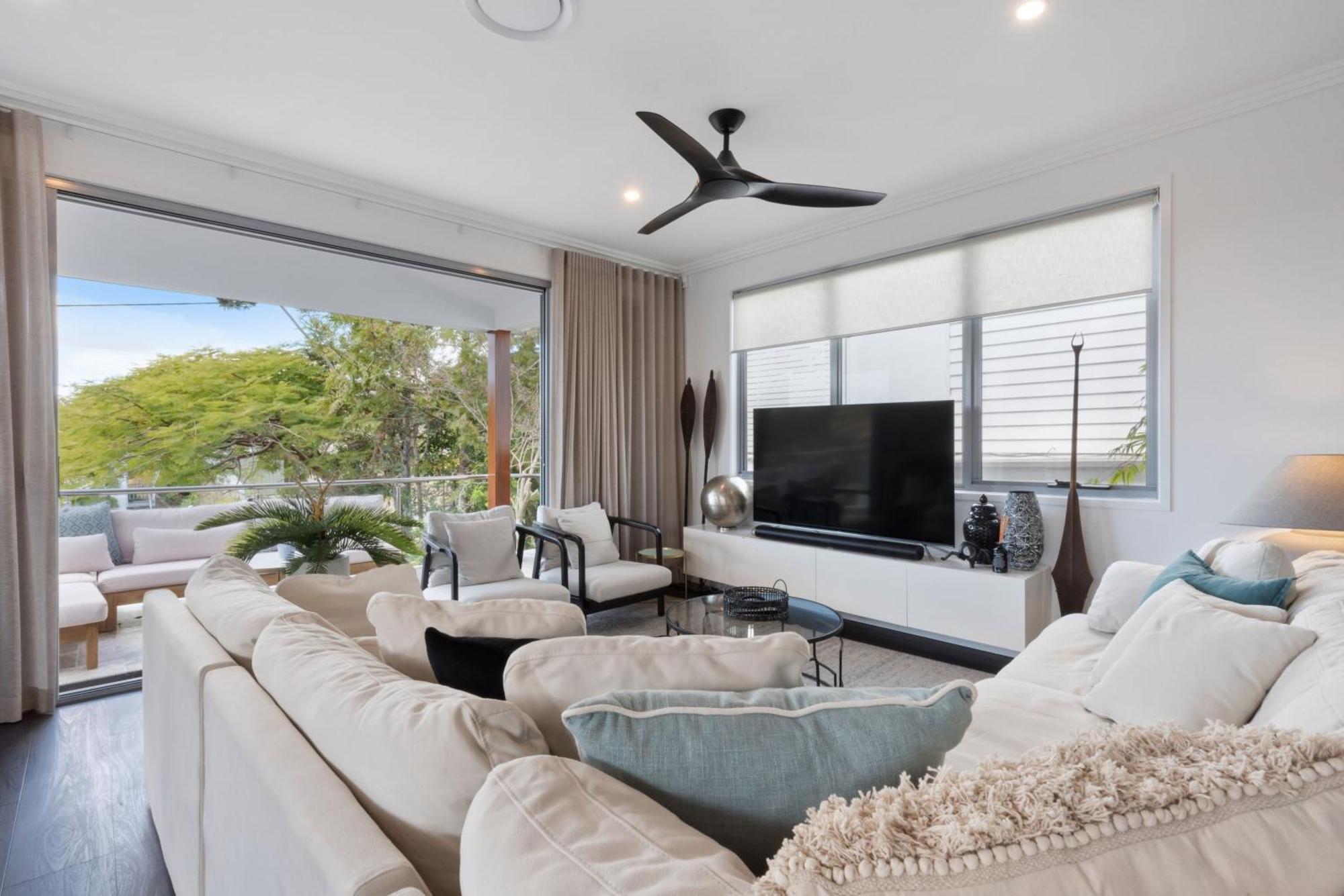 Large Family With Pool & Brisbane