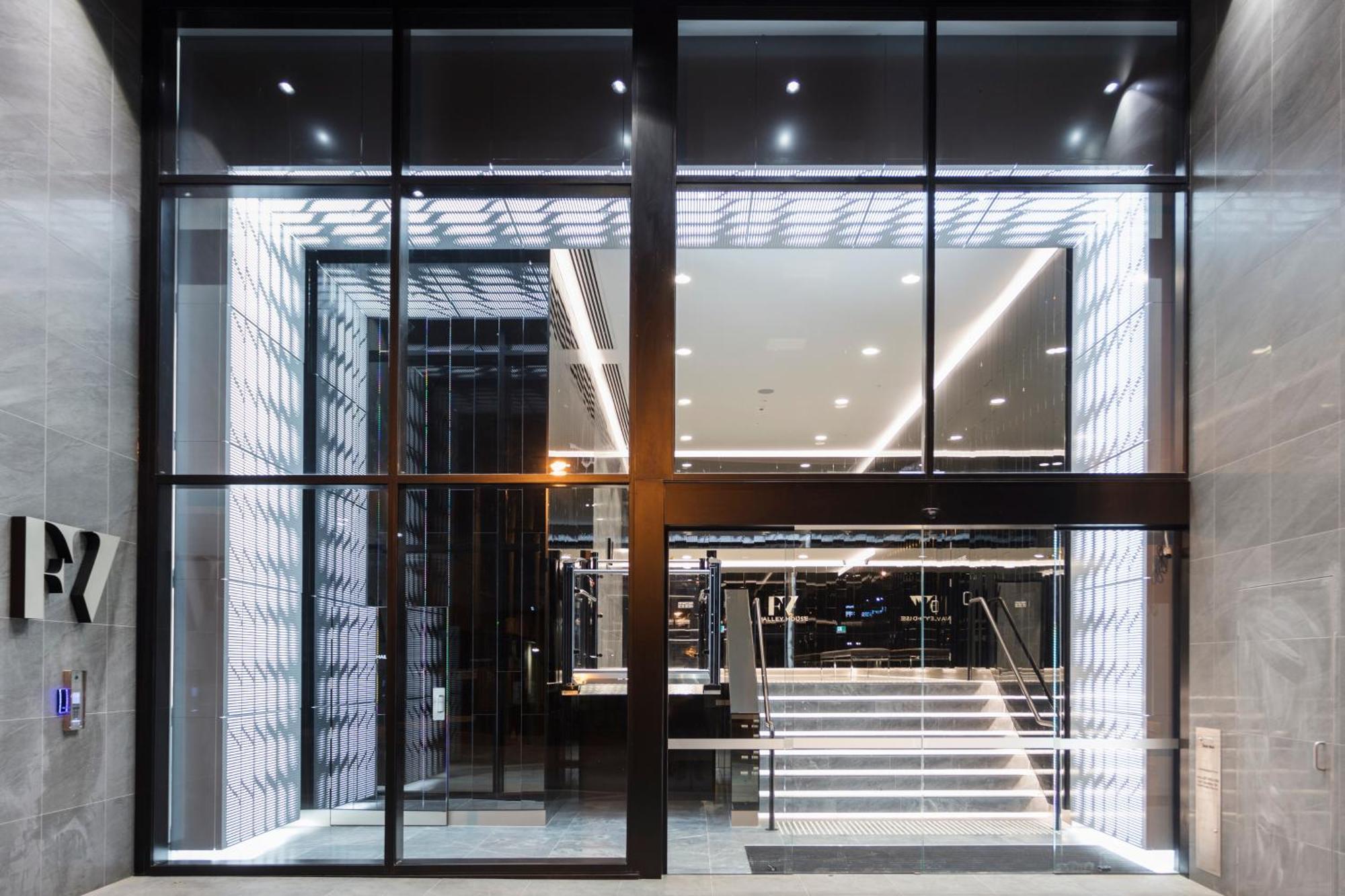 Apartment Stylish Valley Pad With Views, Huge Gym & Park Brisbane