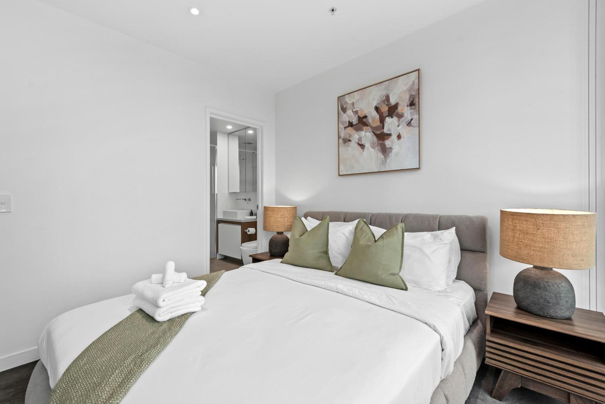 Apartment Stylish Valley Pad With Views, Huge Gym & Park *