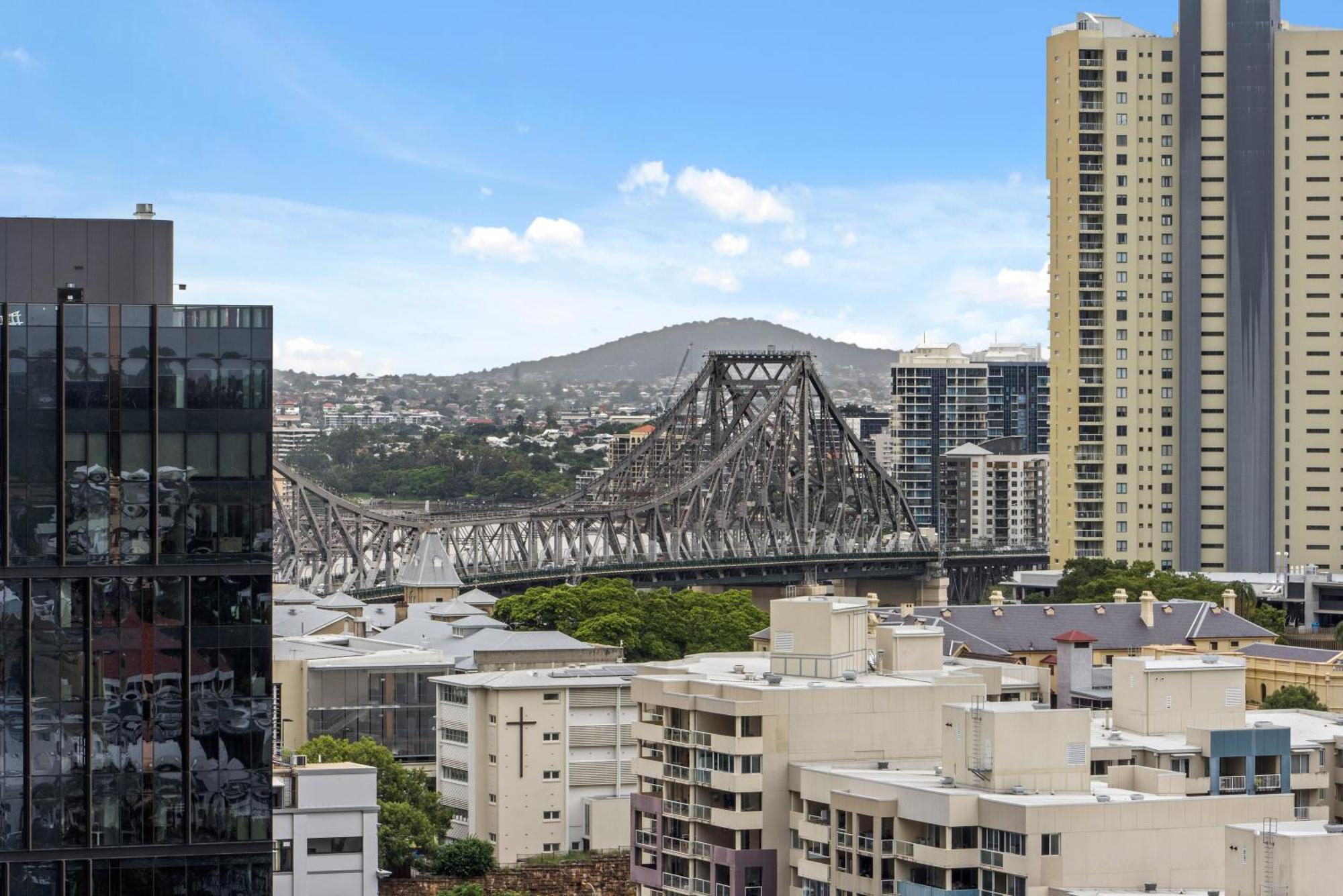 Stylish Valley Pad With Views, Huge Gym & Park Apartment Brisbane