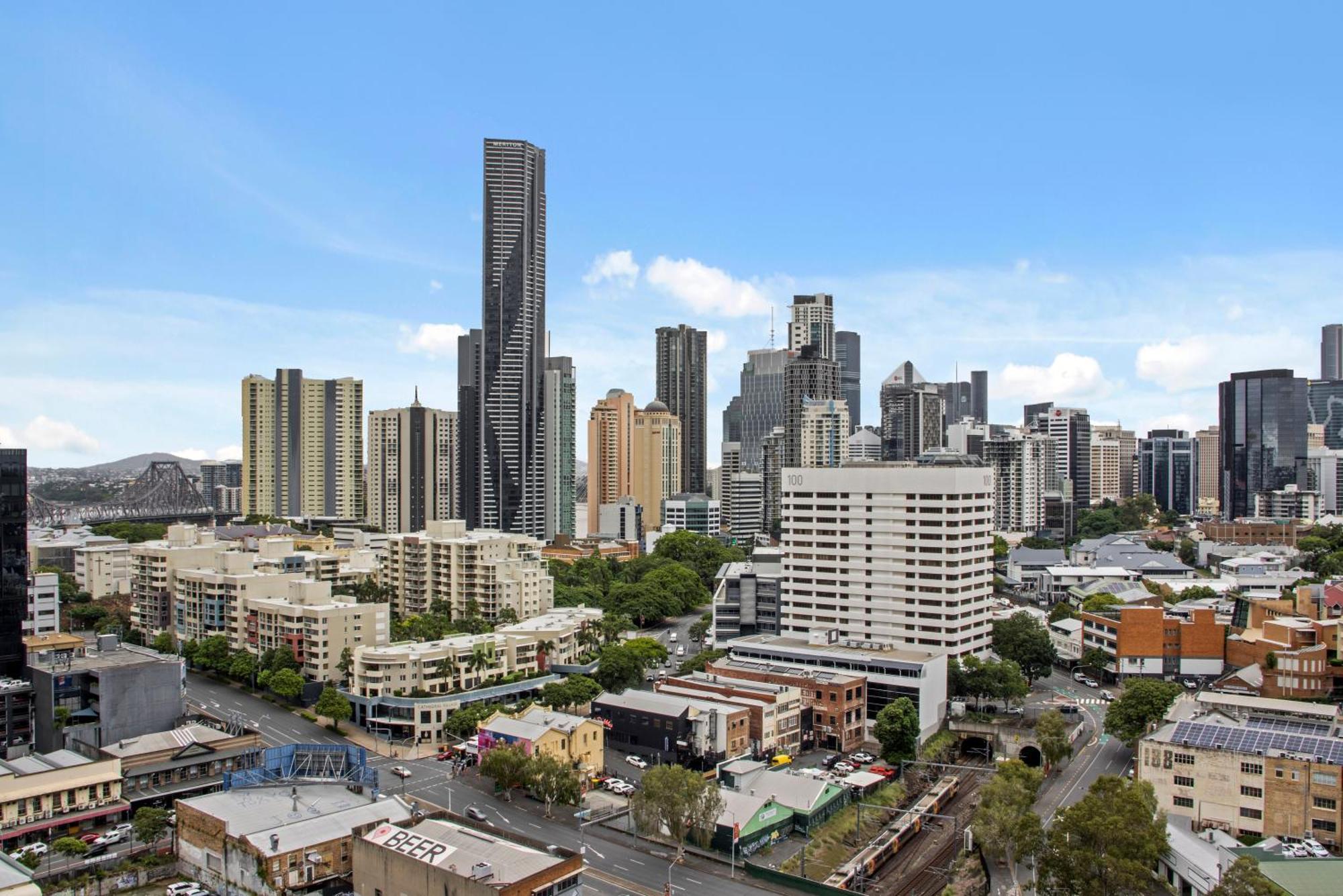 Apartment Stylish Valley Pad With Views, Huge Gym & Park Brisbane