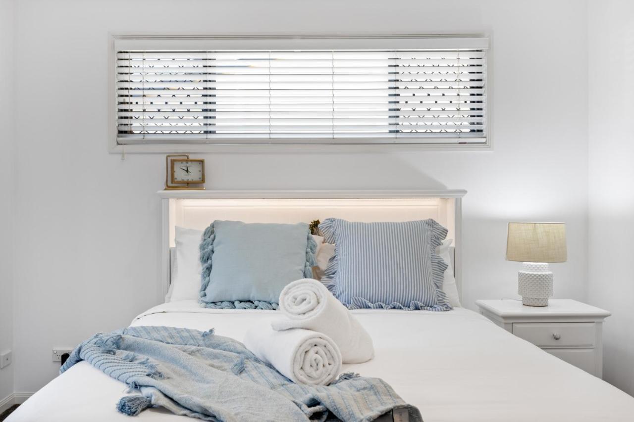 Modern Luxury Riverfront Sanctuary Holiday home