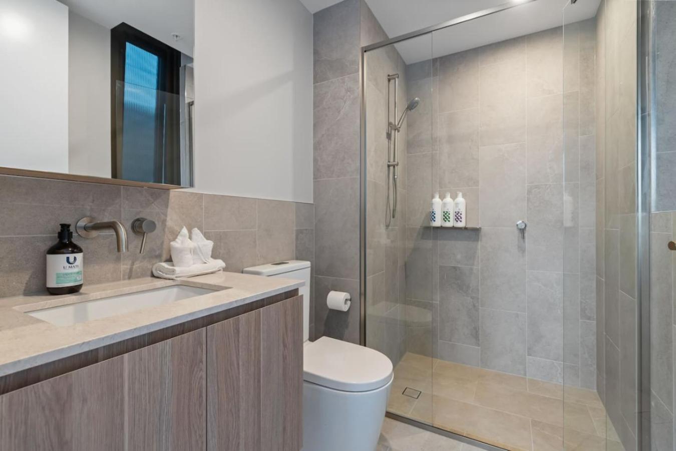 Skyline N Rooftop Pool 2br Modern Near Cbd Apartment Brisbane