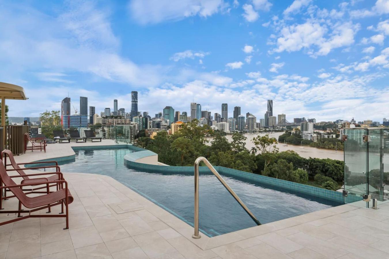Skyline N Rooftop Pool 2br Modern Near Cbd Apartment Brisbane