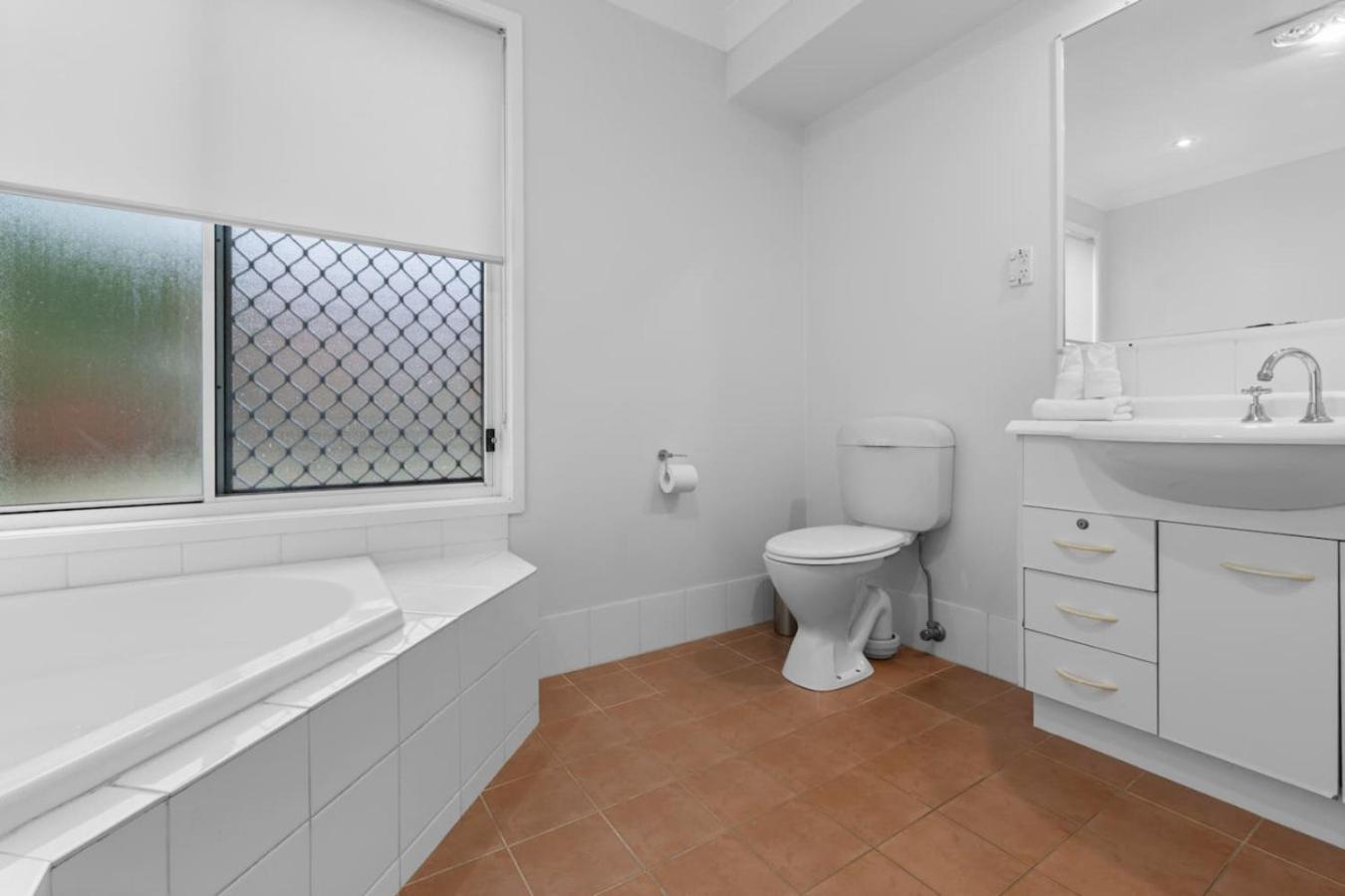 Peaceful And Convenient 4br Family Modern Retreat Holiday home Brisbane