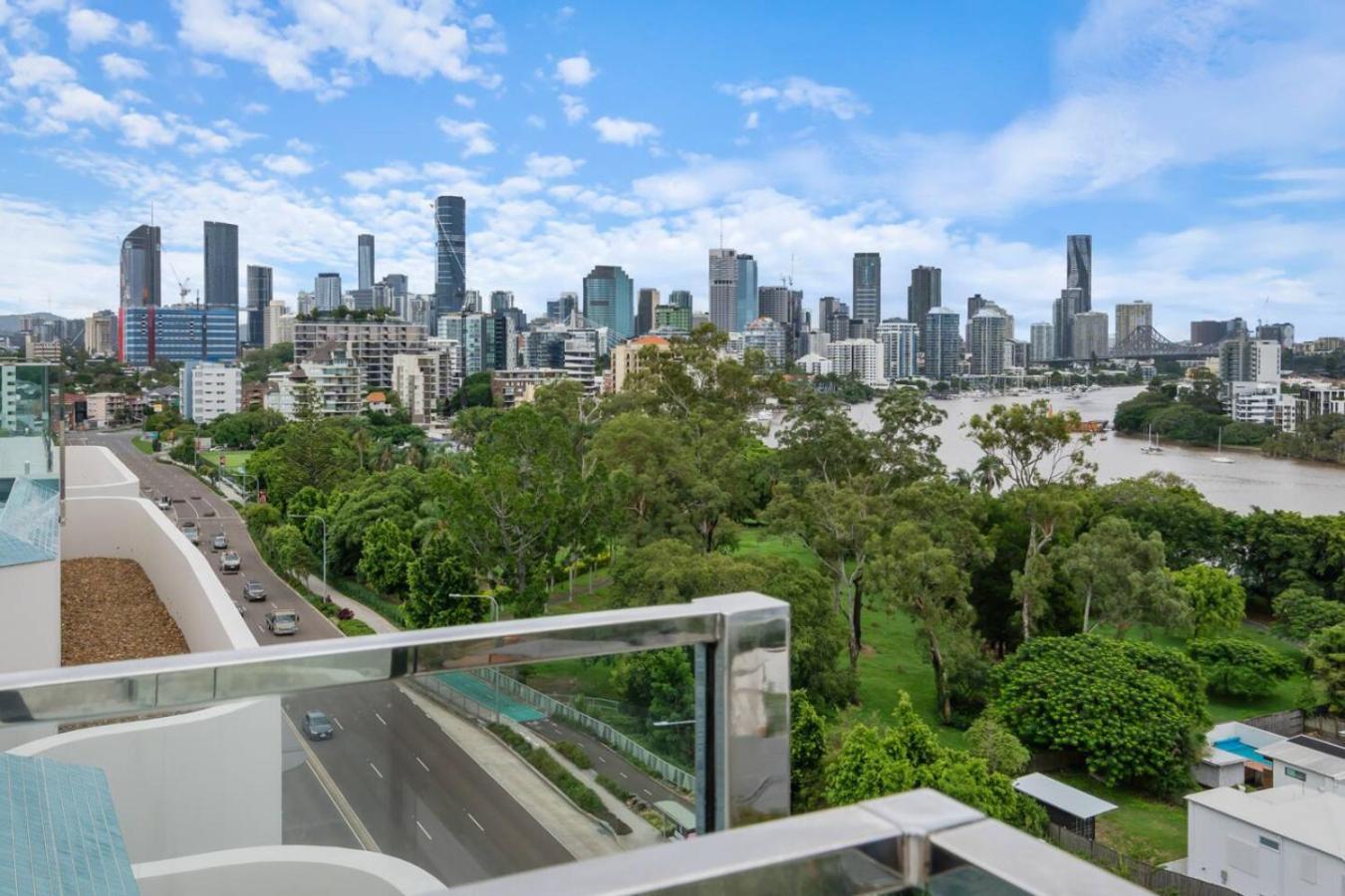 Apartment Skyline N Rooftop Pool 2br Modern Near Cbd Brisbane