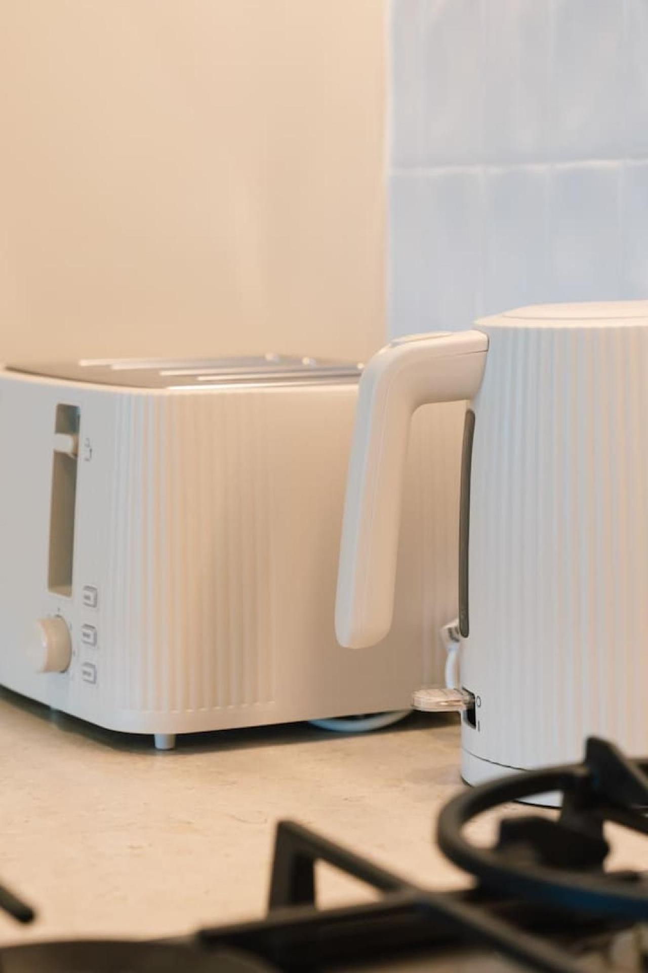 Skyline N Rooftop Pool 2br Modern Near Cbd