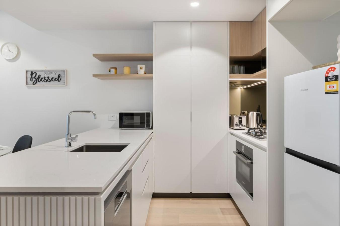 Apartment New 2br At Queens Wharf Bne