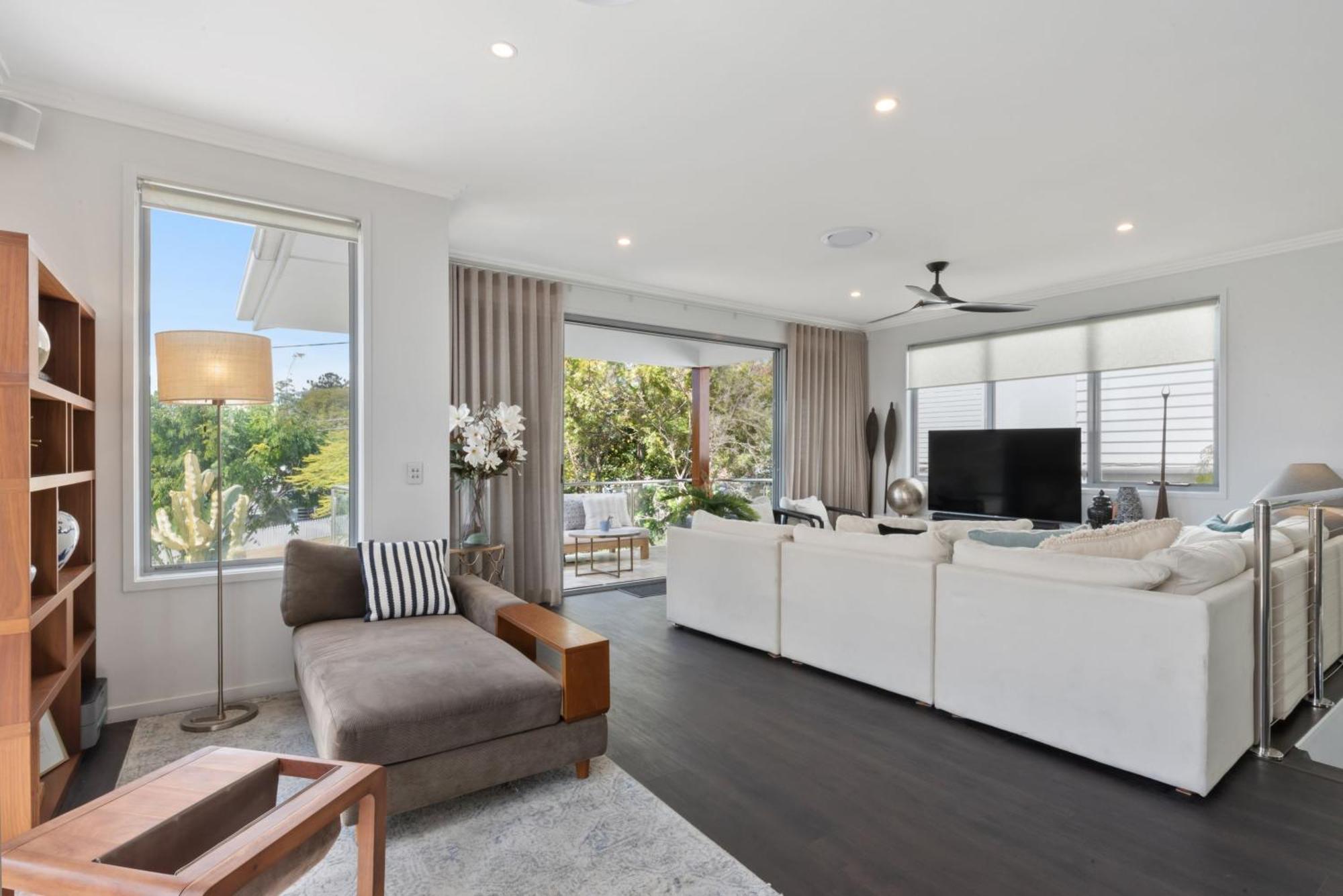 Large Family With Pool & Brisbane