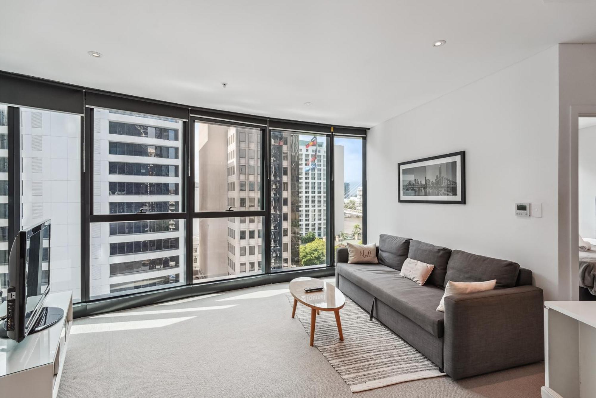 Breathtaking River View Brisbane's Iconic Skytower Apartment