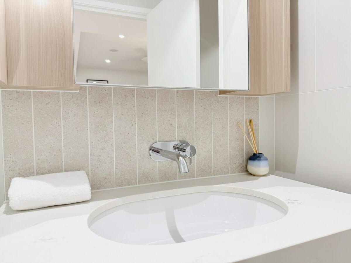 Serene 2bed With Pool & River Views At Qwr Brisbane