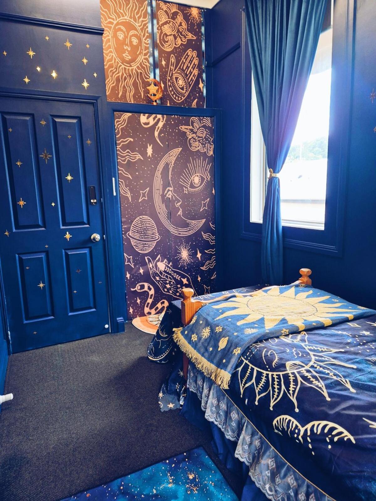 Private Harry Potter Themed Tower And Garden Apartment *