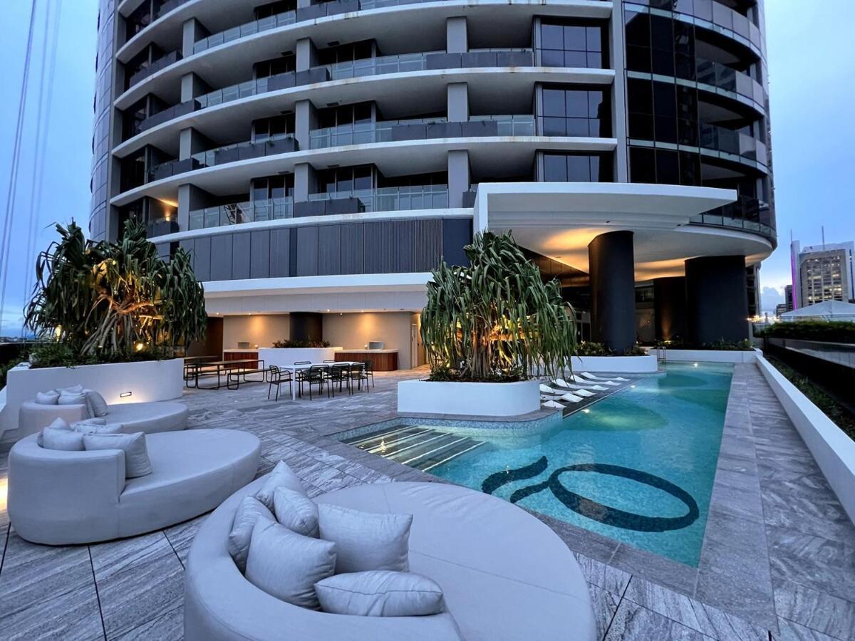 Cbd Queen Wharf With Views Pool And Gym Apartment Brisbane