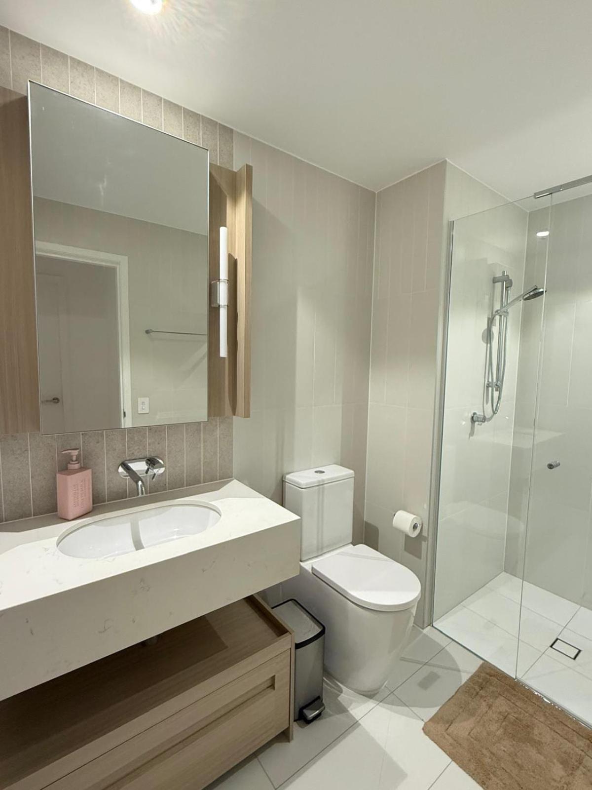 Cbd Queen Wharf With Views Pool And Gym Apartment Brisbane