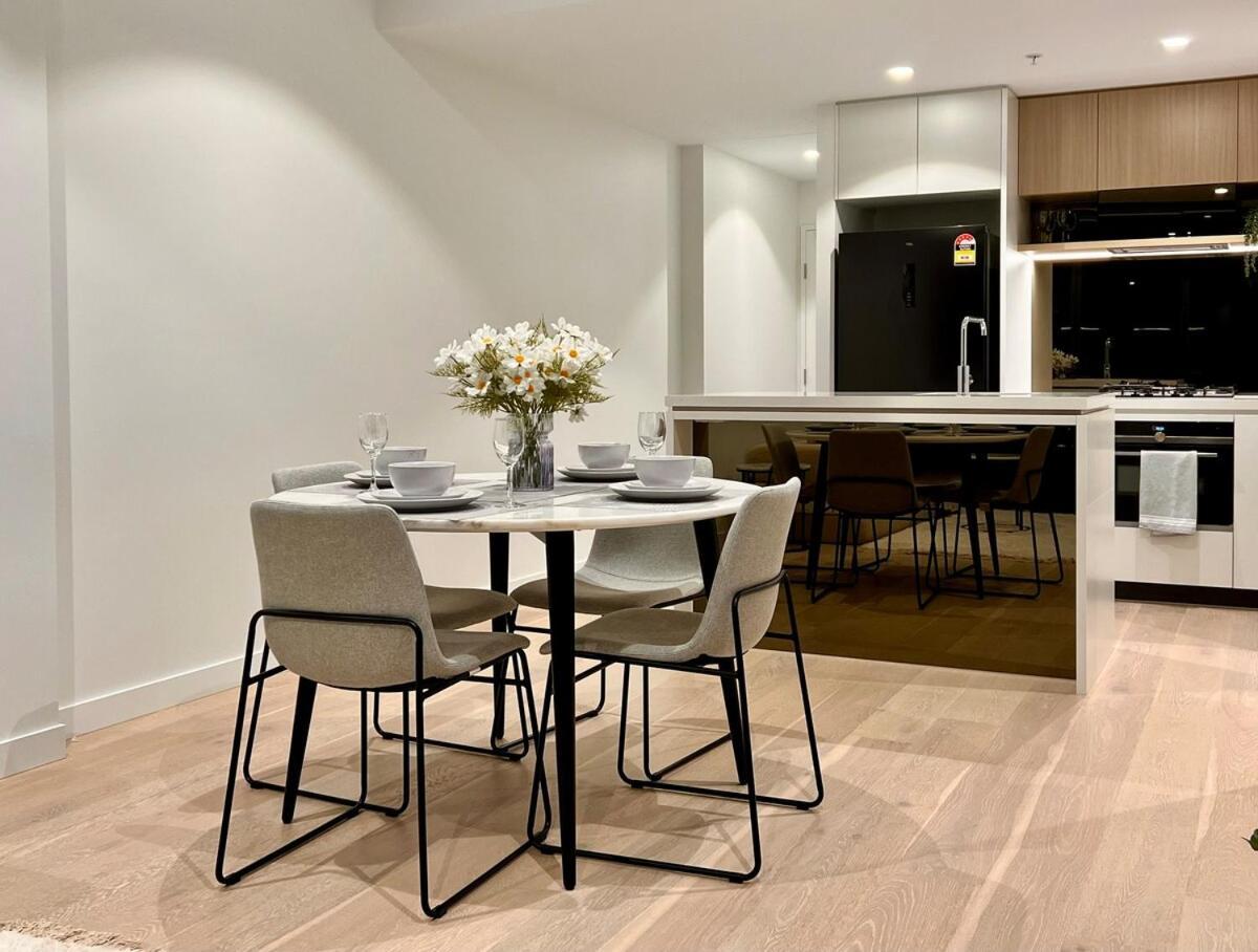 Apartment Cbd Queen Wharf With Views Pool And Gym Brisbane