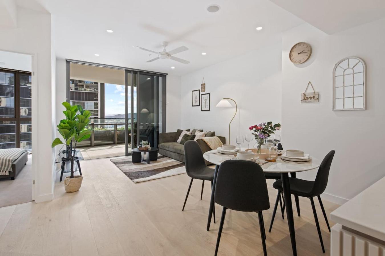 2 Bedroom In Queens Wharf