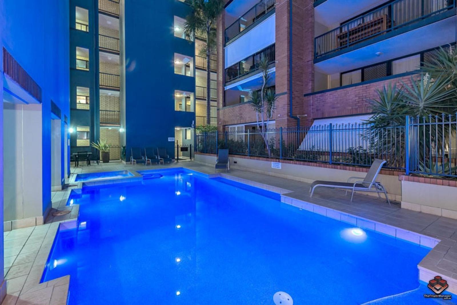 Stylish With Pool - 200m From Main Hub Apartment Brisbane