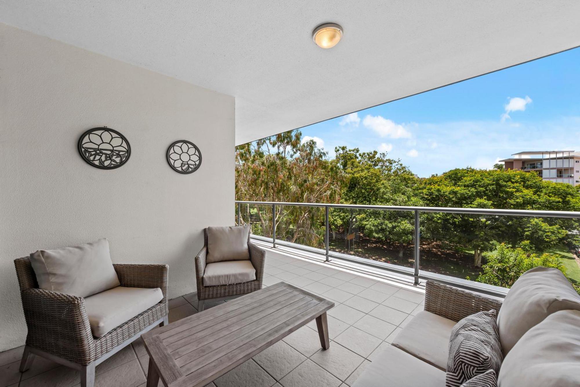 Spacious 2br Close To Uq, Shops With 2parking & Pool Apartment Brisbane