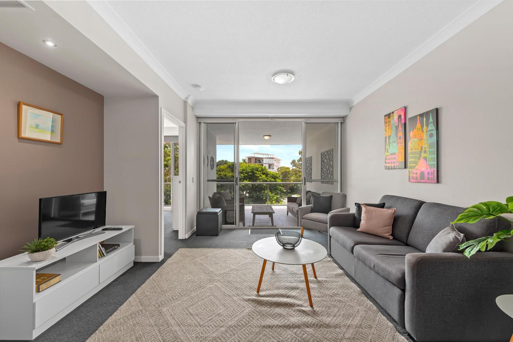 Spacious 2br Close To Uq, Shops With 2parking & Pool Apartment