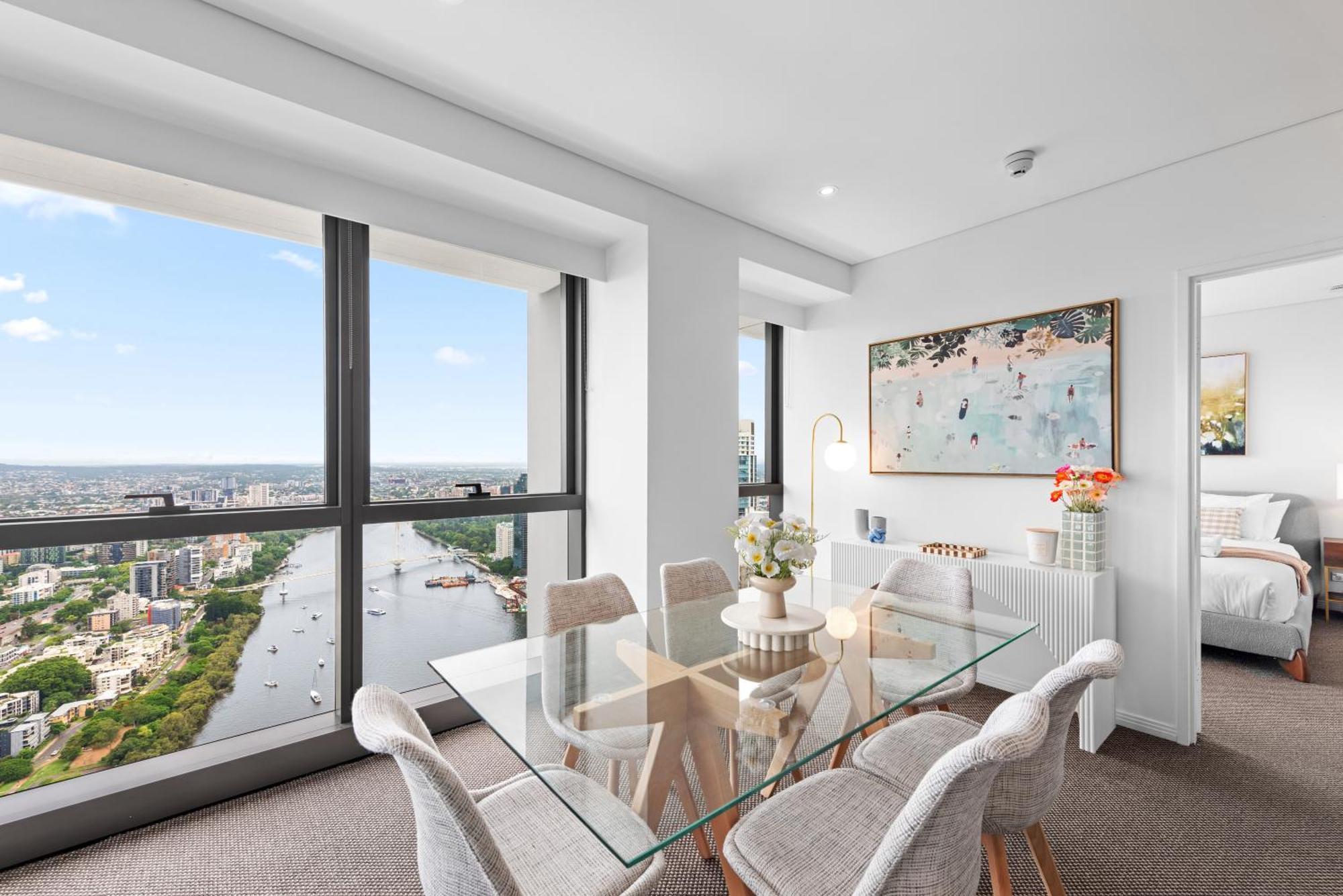 Altitude 2br - Stunning Views, Pool & Parking *