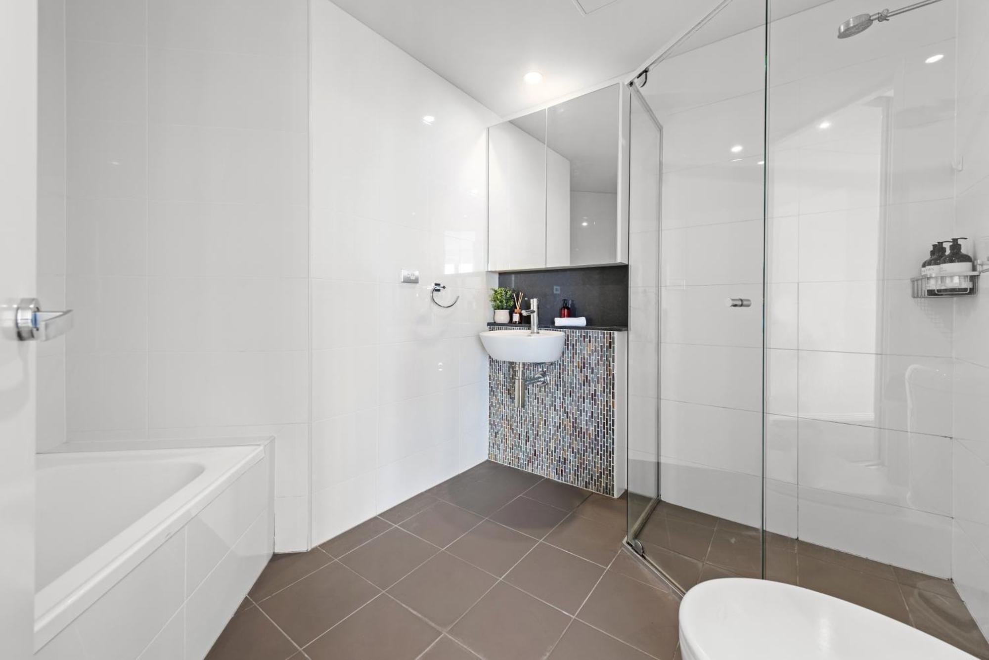 Apartment Altitude 2br - Stunning Views, Pool & Parking *