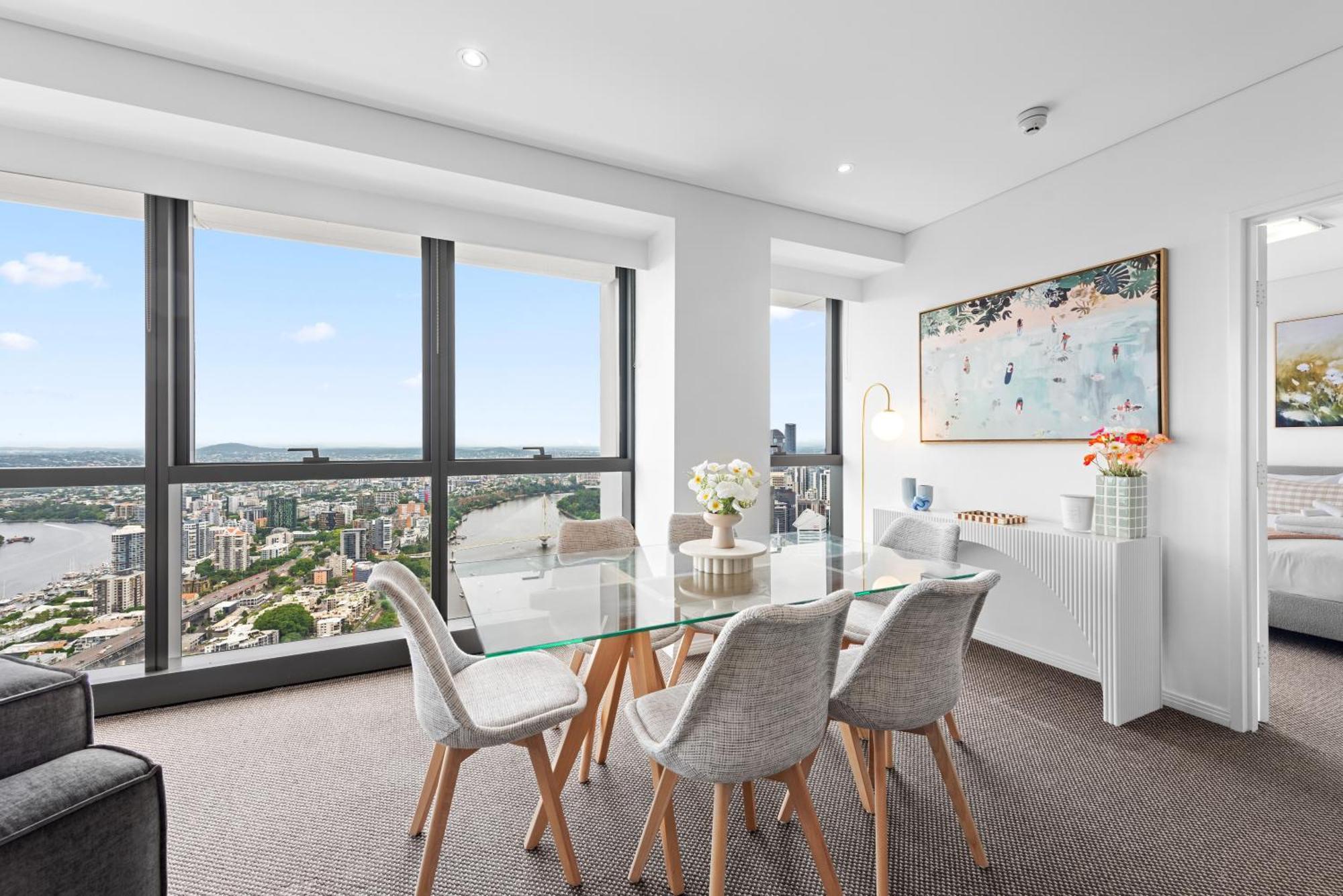 Apartment Altitude 2br - Stunning Views, Pool & Parking Brisbane