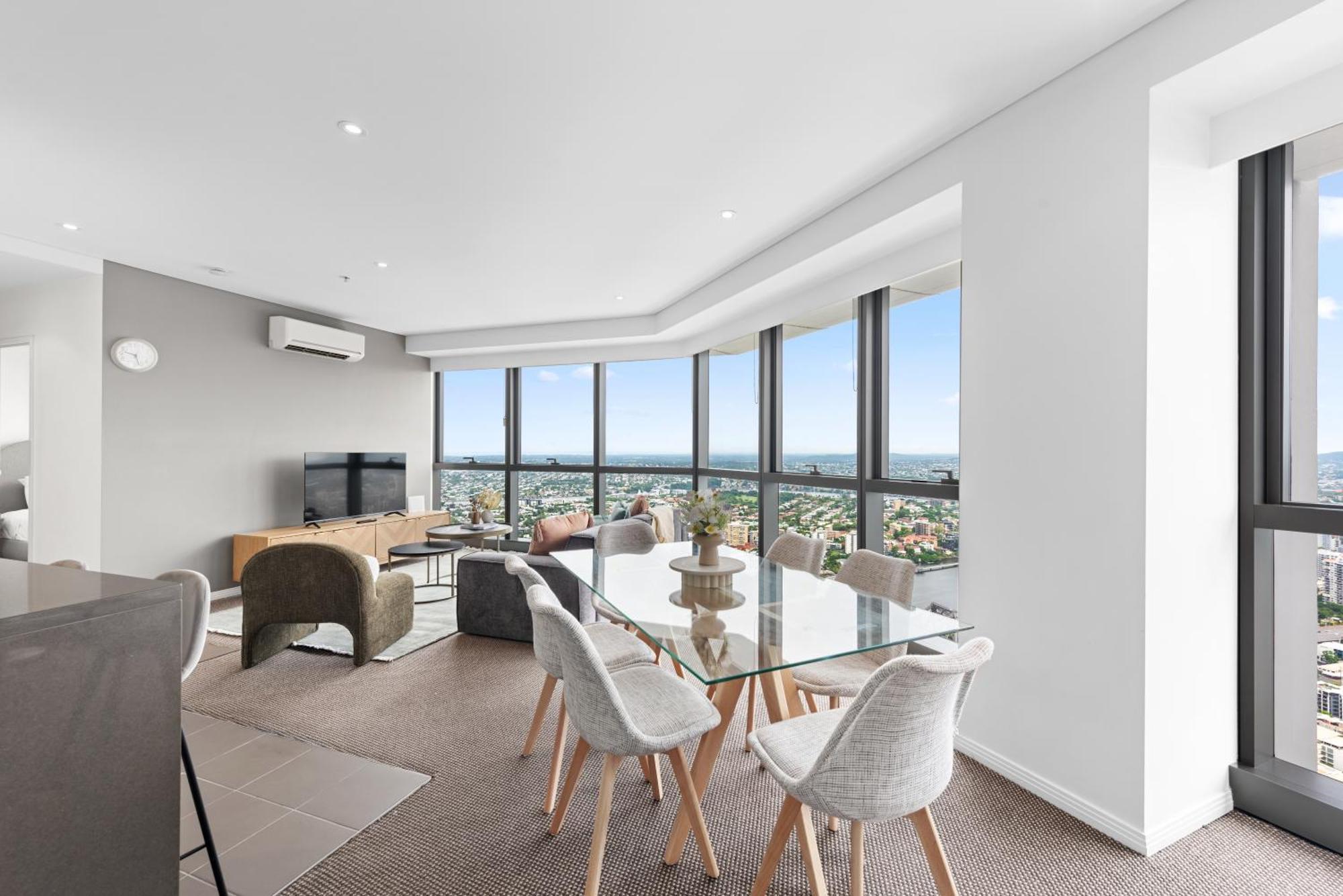 Apartment Altitude 2br - Stunning Views, Pool & Parking *
