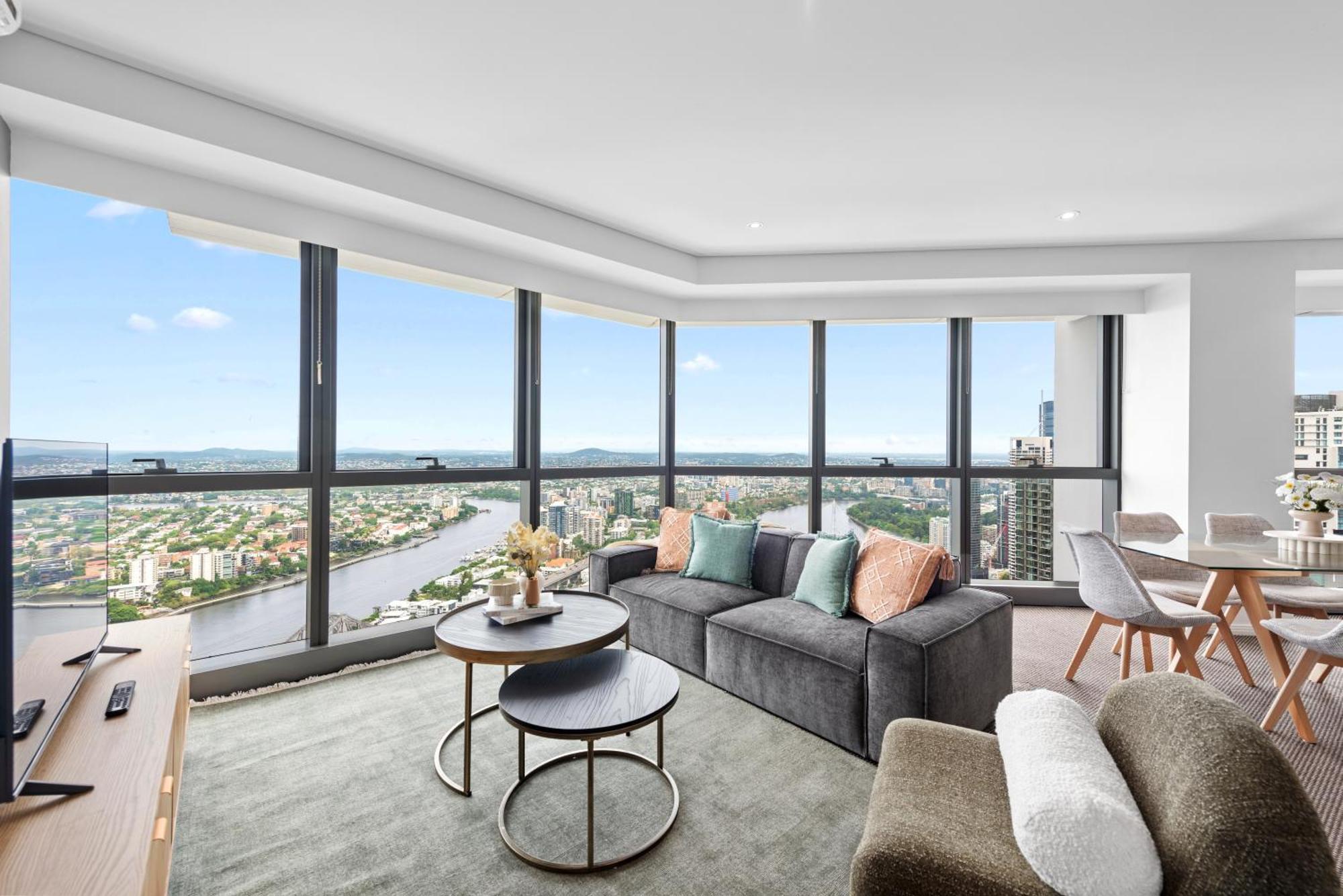 Apartment Altitude 2br - Stunning Views, Pool & Parking *