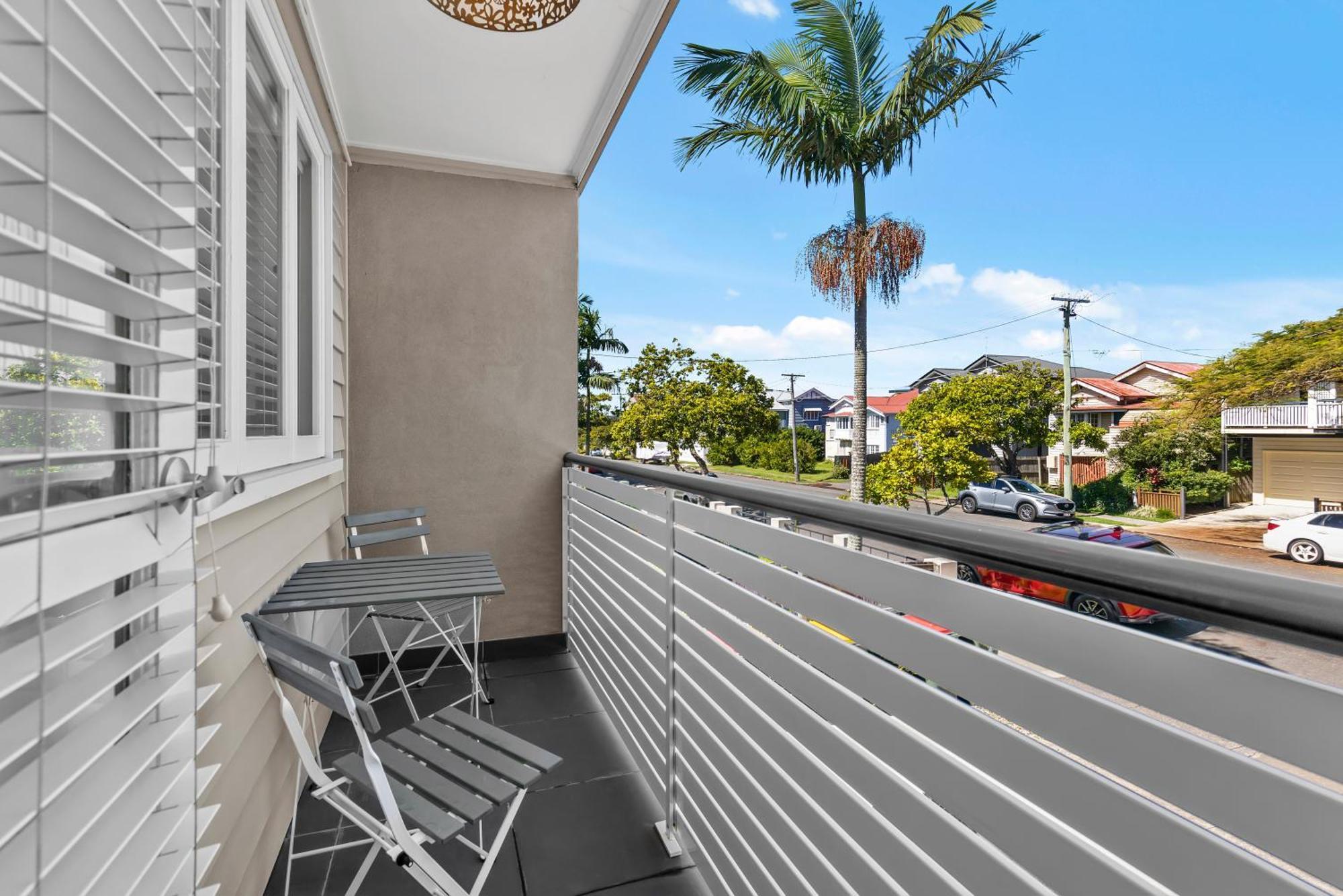 Spacious 3br - Walk To Racecourse Rd And Portside! * Brisbane