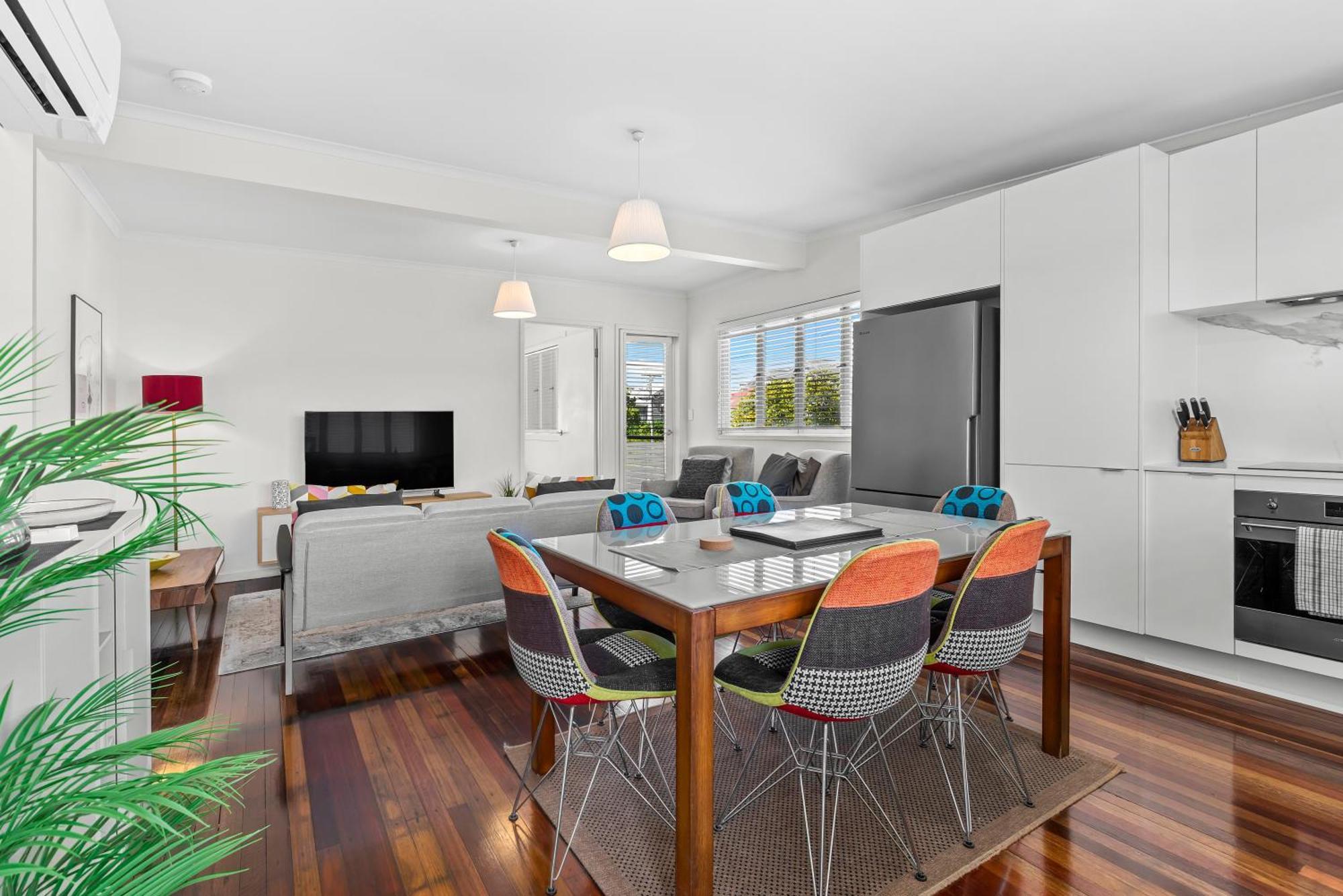Spacious 3br - Walk To Racecourse Rd And Portside! * Brisbane
