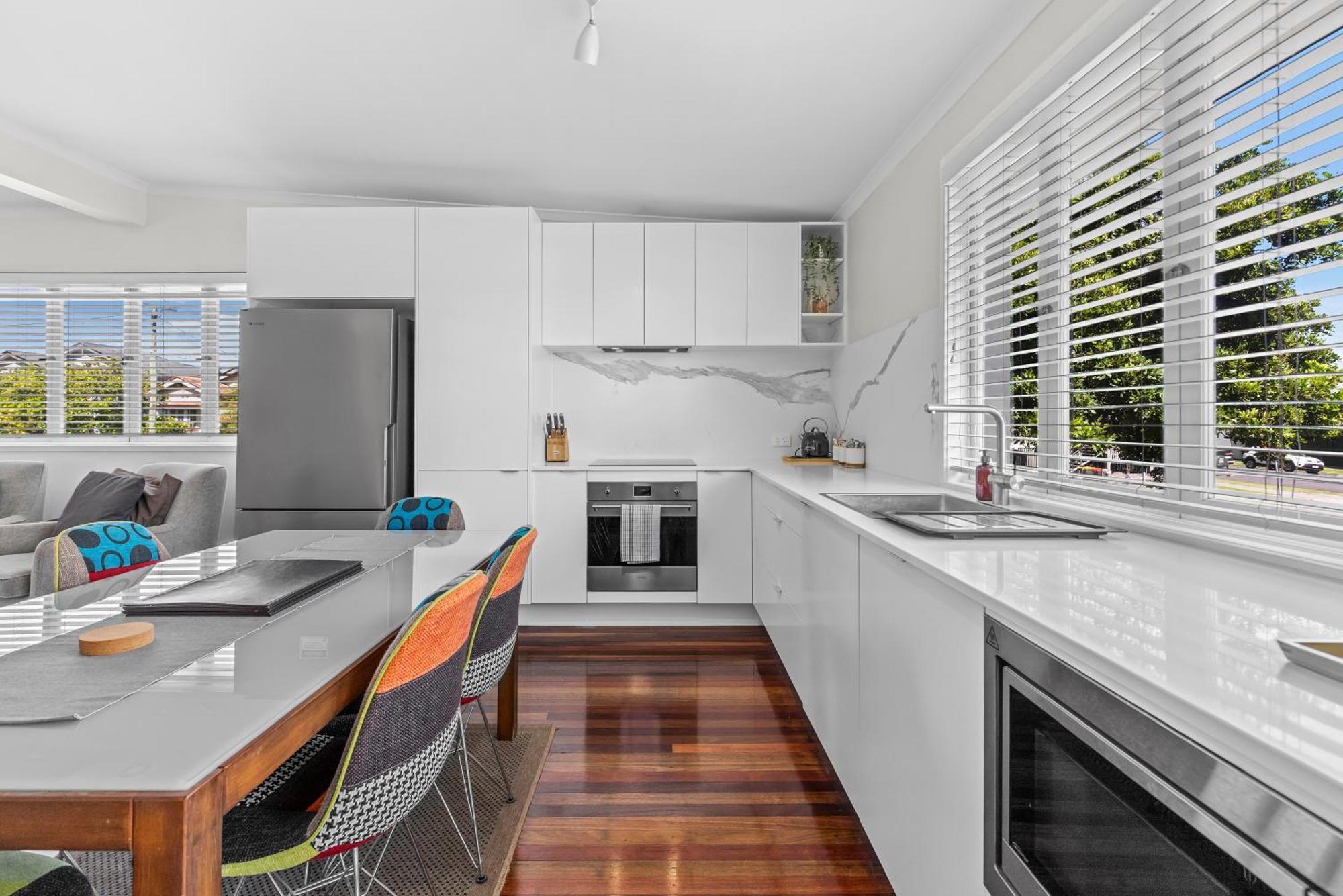 Spacious 3br - Walk To Racecourse Rd And Portside! Brisbane